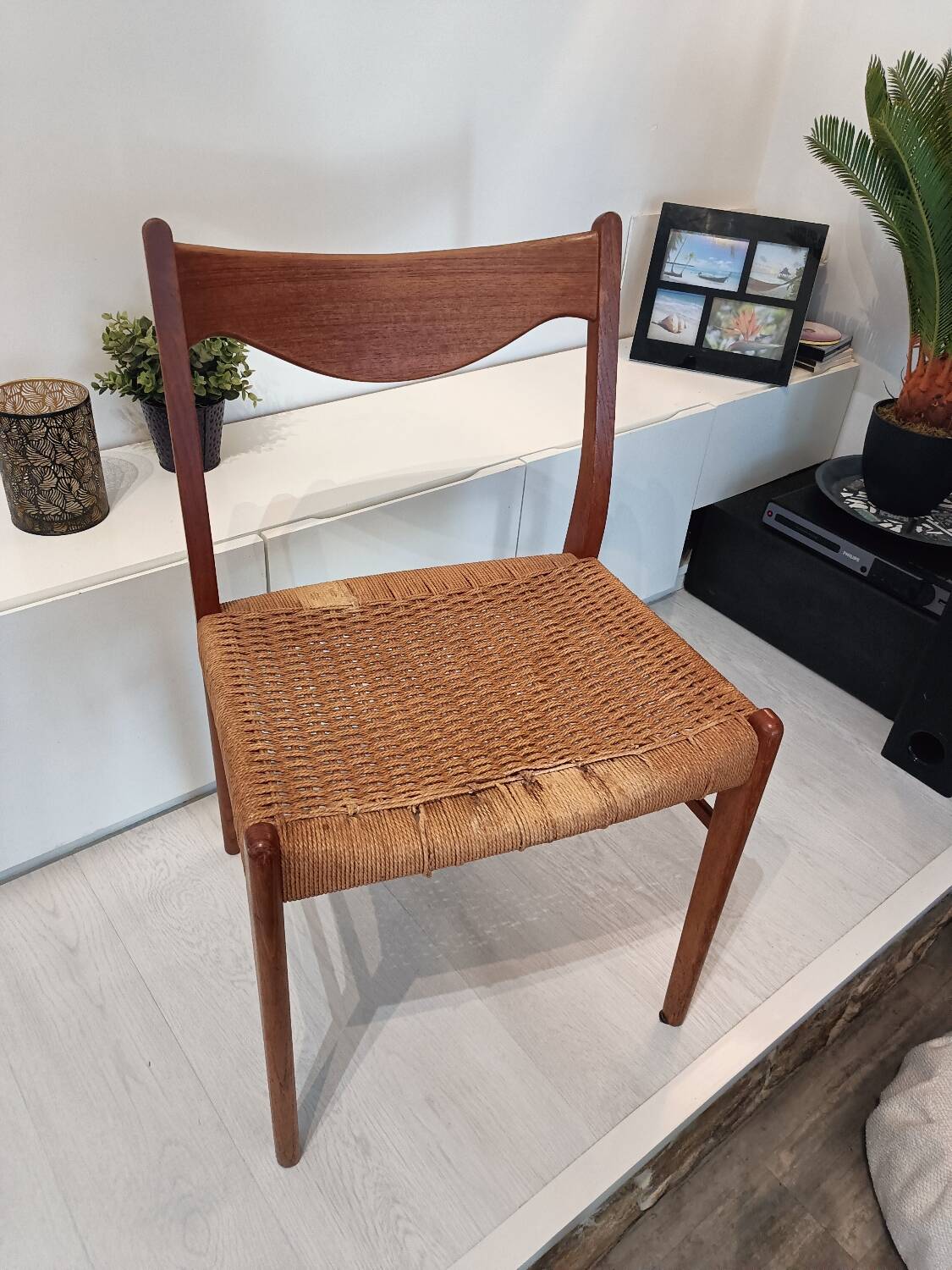 Set of 6 vintage Danish Scandinavian chairs