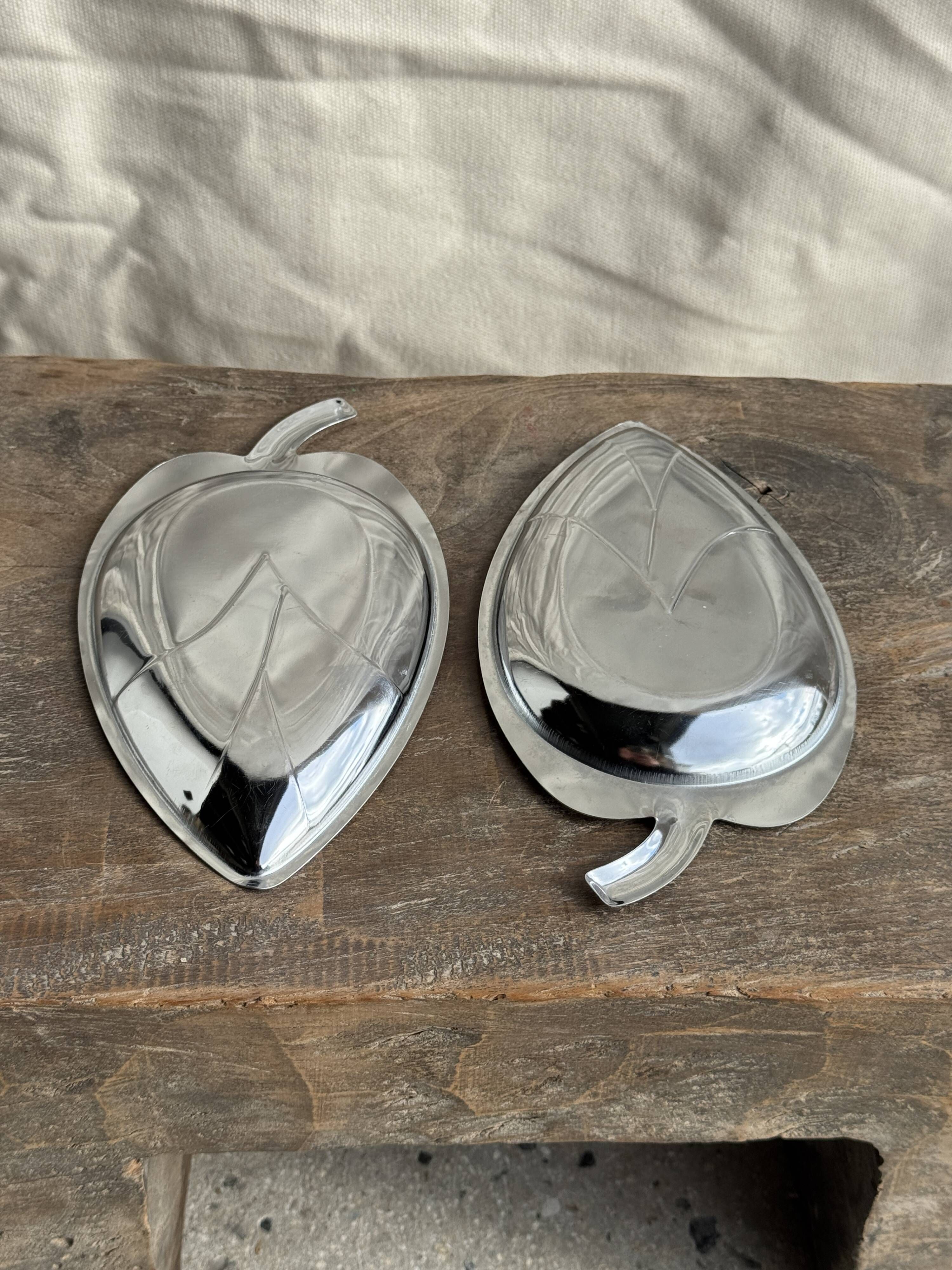 Pair of silver-plated bowls in the shape of a stylised leaf 11.5x22