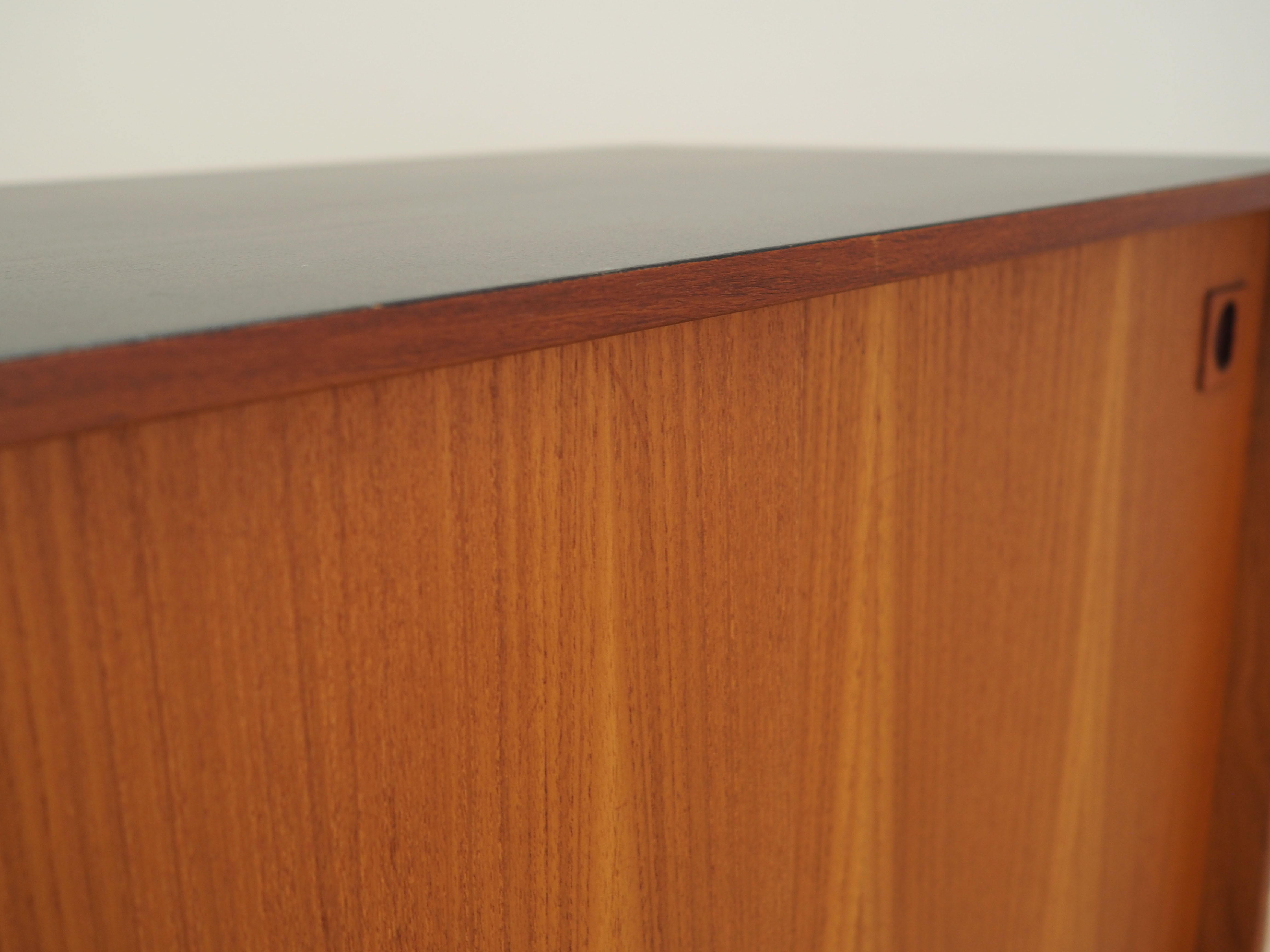 Buffet en teck, design danois, années 1970, production Danemark