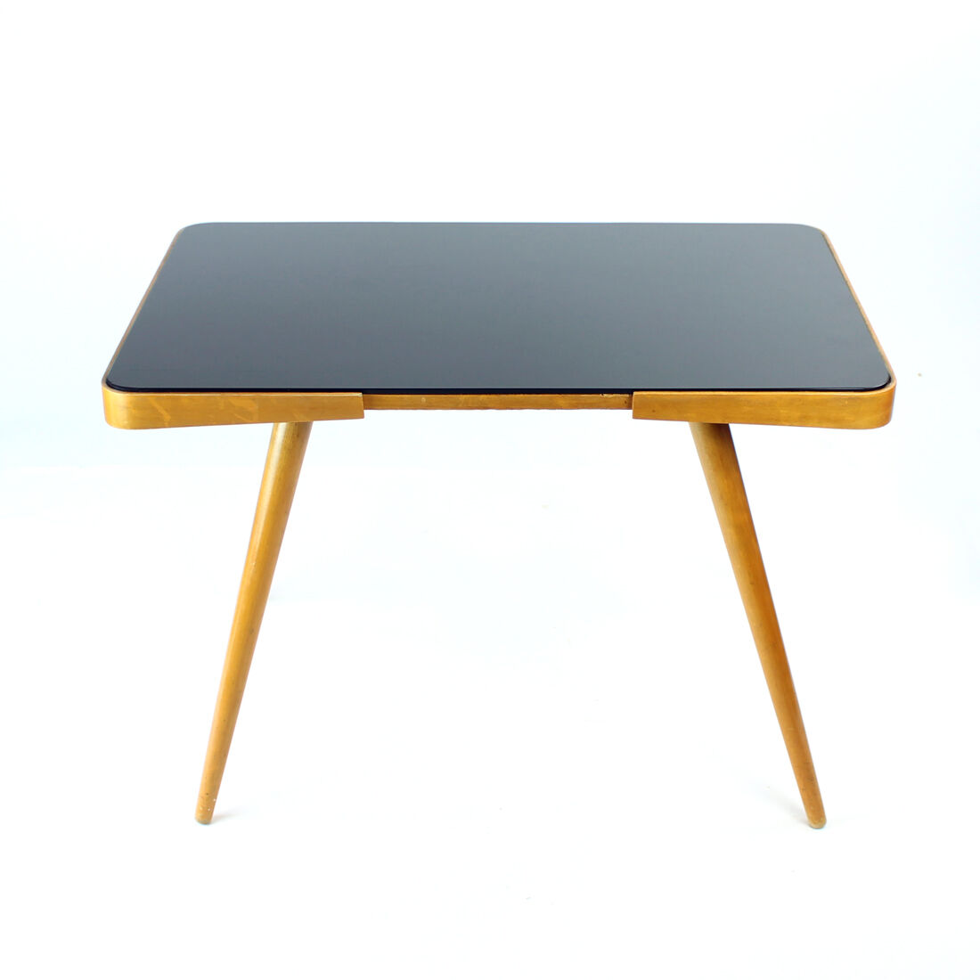 Table basse du milieu du siècle en chêne et verre noir, Tchécoslovaquie des années 1960