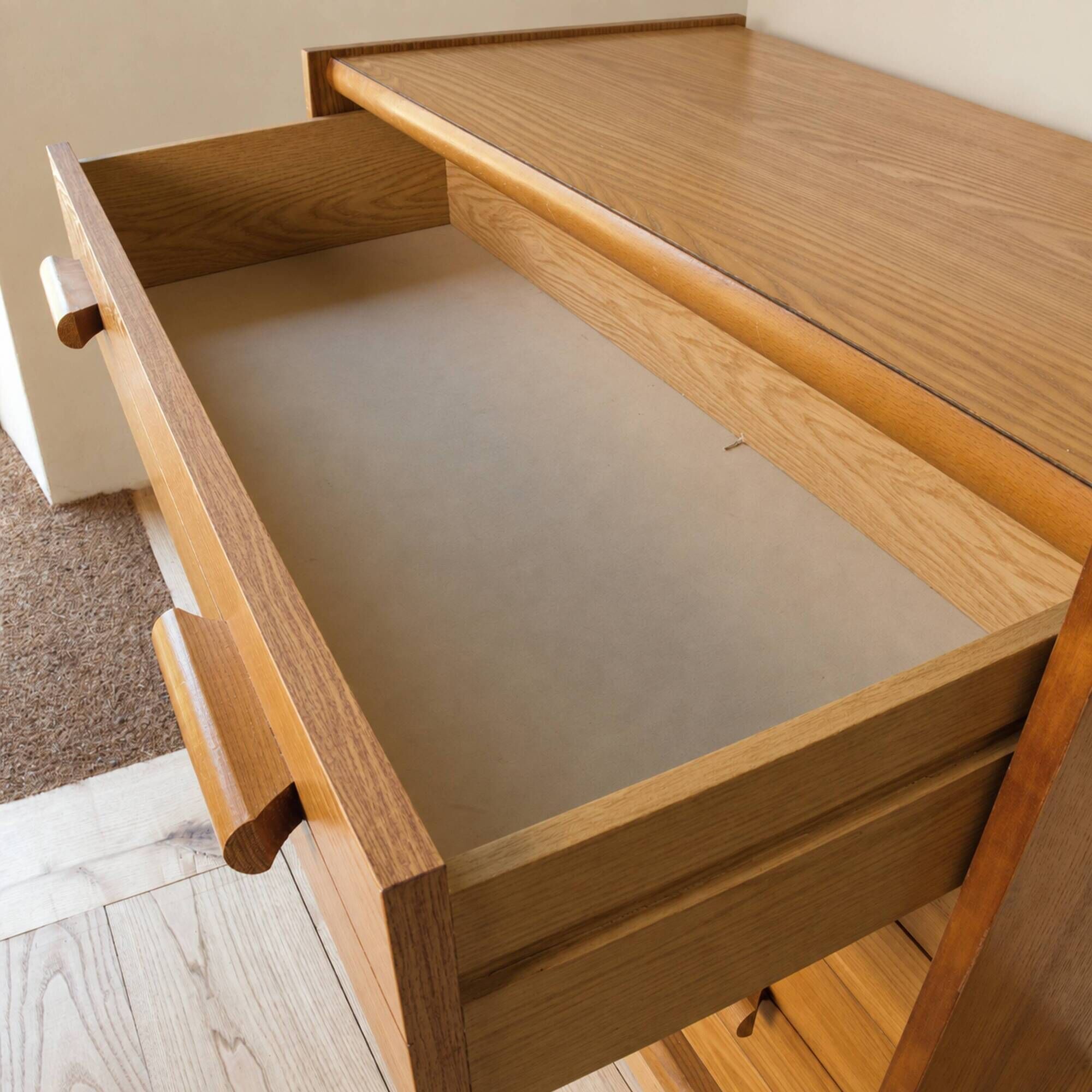 Chest of drawers with 4 drawers in the style of Maison Regain, 1970s.
