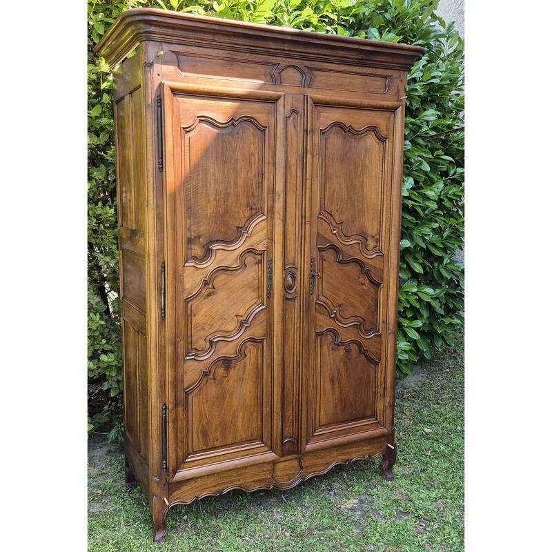 Louis XV wardrobe in blonde walnut from the 19th century, antique.