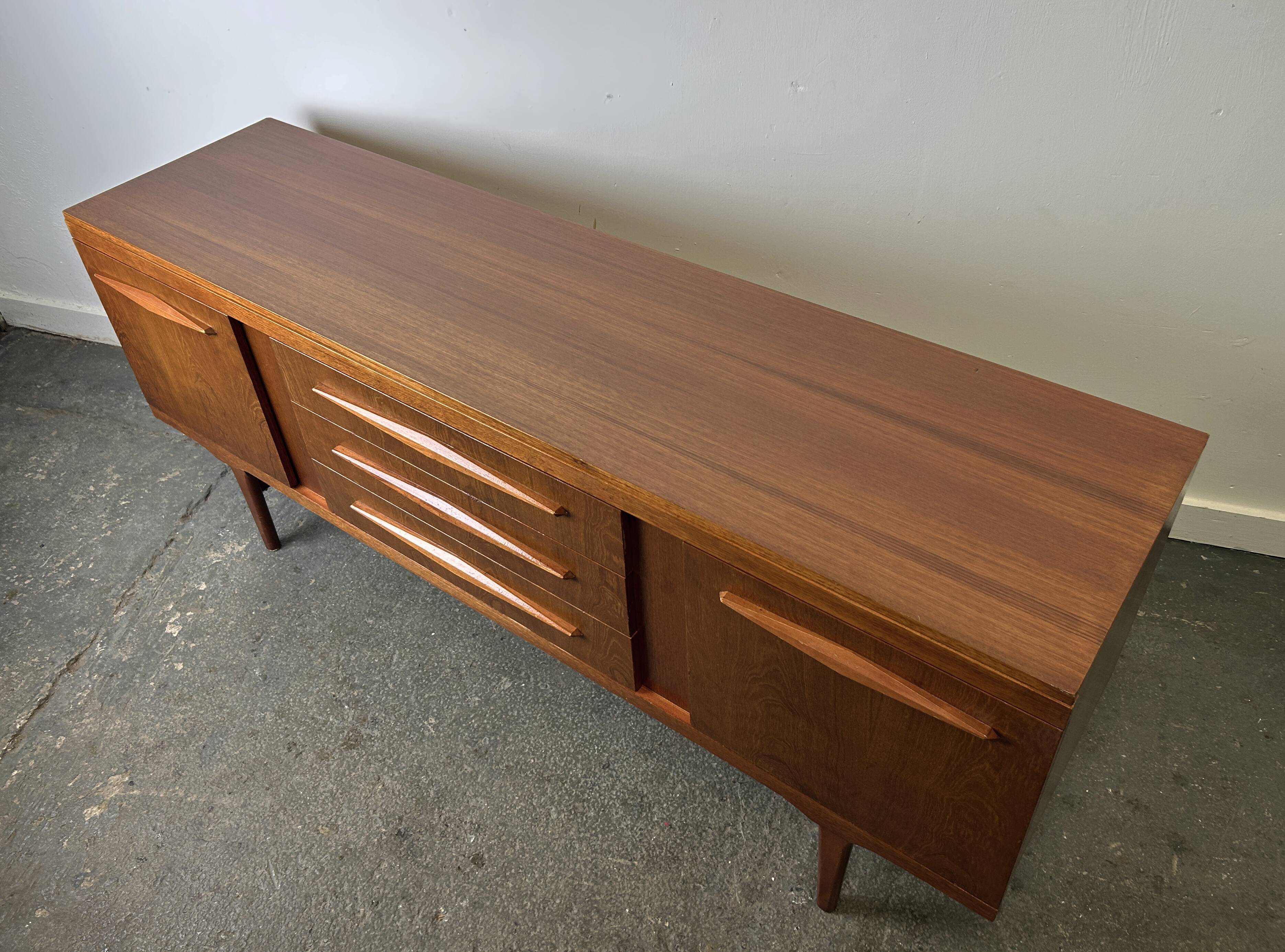 Enfilade moderne des années 1960 par Elliots de Newbury