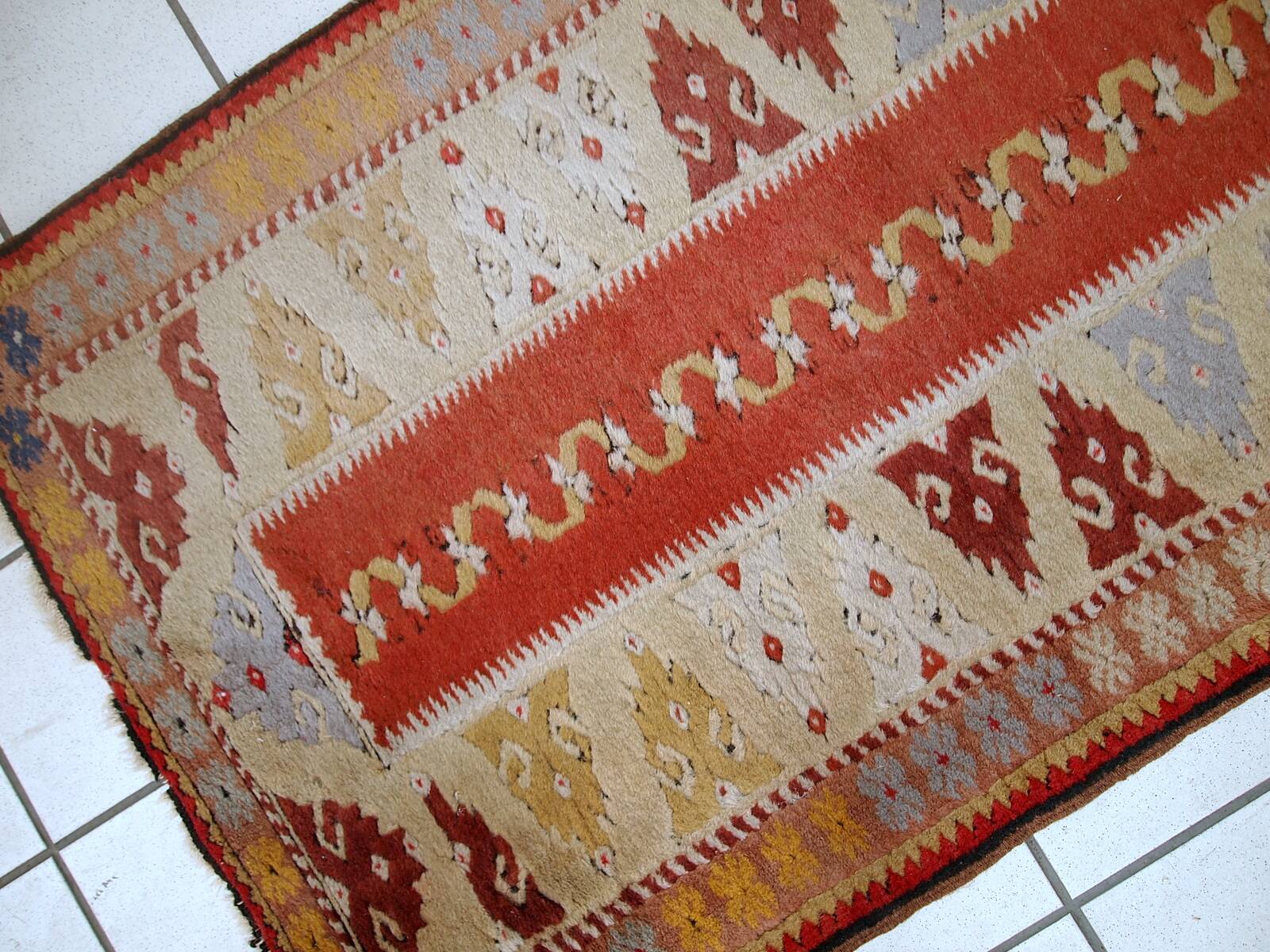 Tapis Couloir Vintage Turc Melas, Années 1950, Élégance et Authenticité