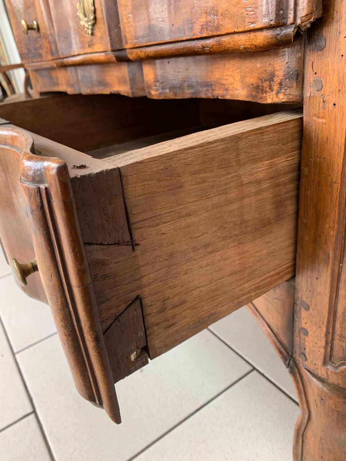 Antique 18th century chest of drawers