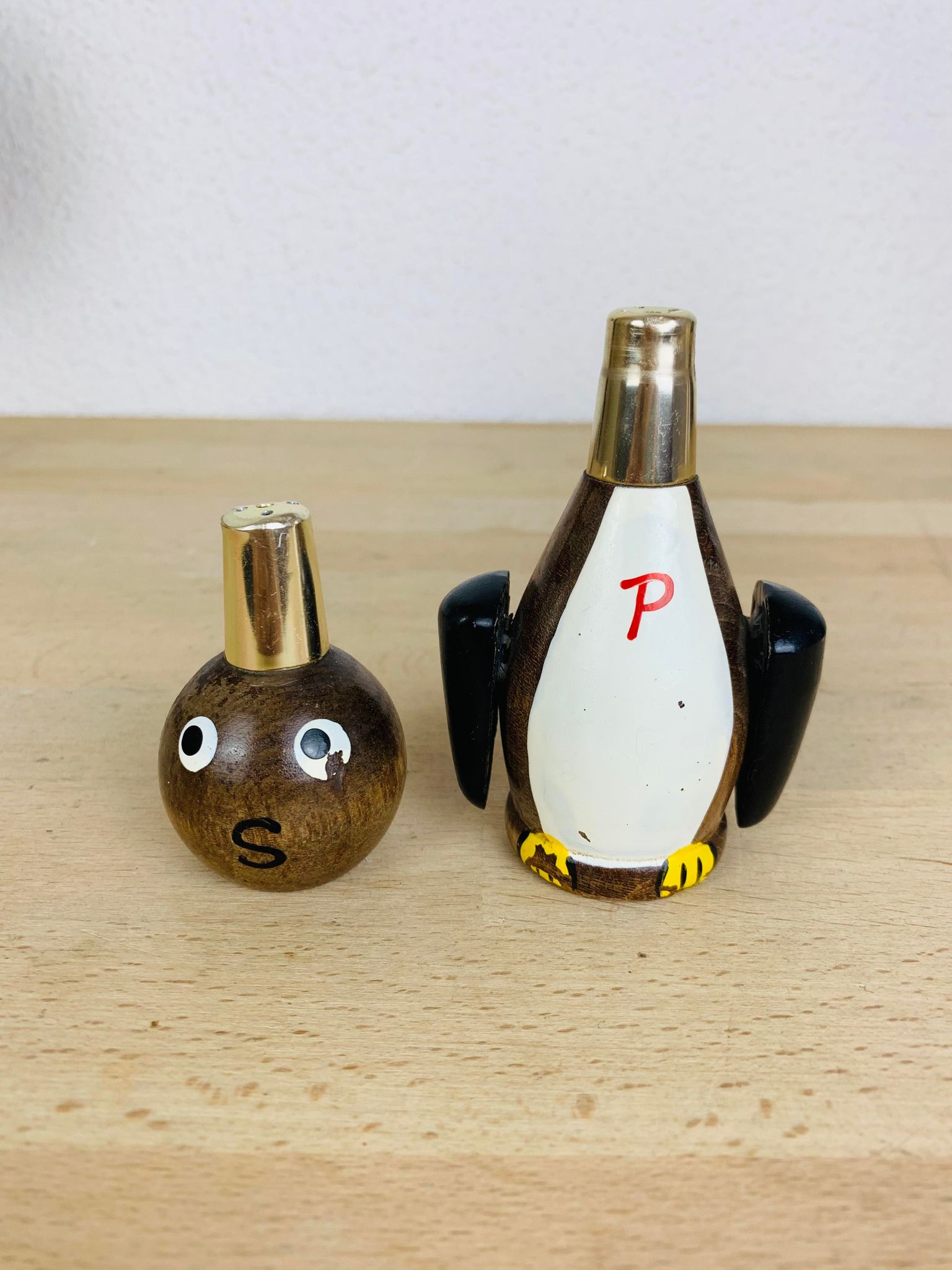 Salt and pepper spray Scandinavian penguin
