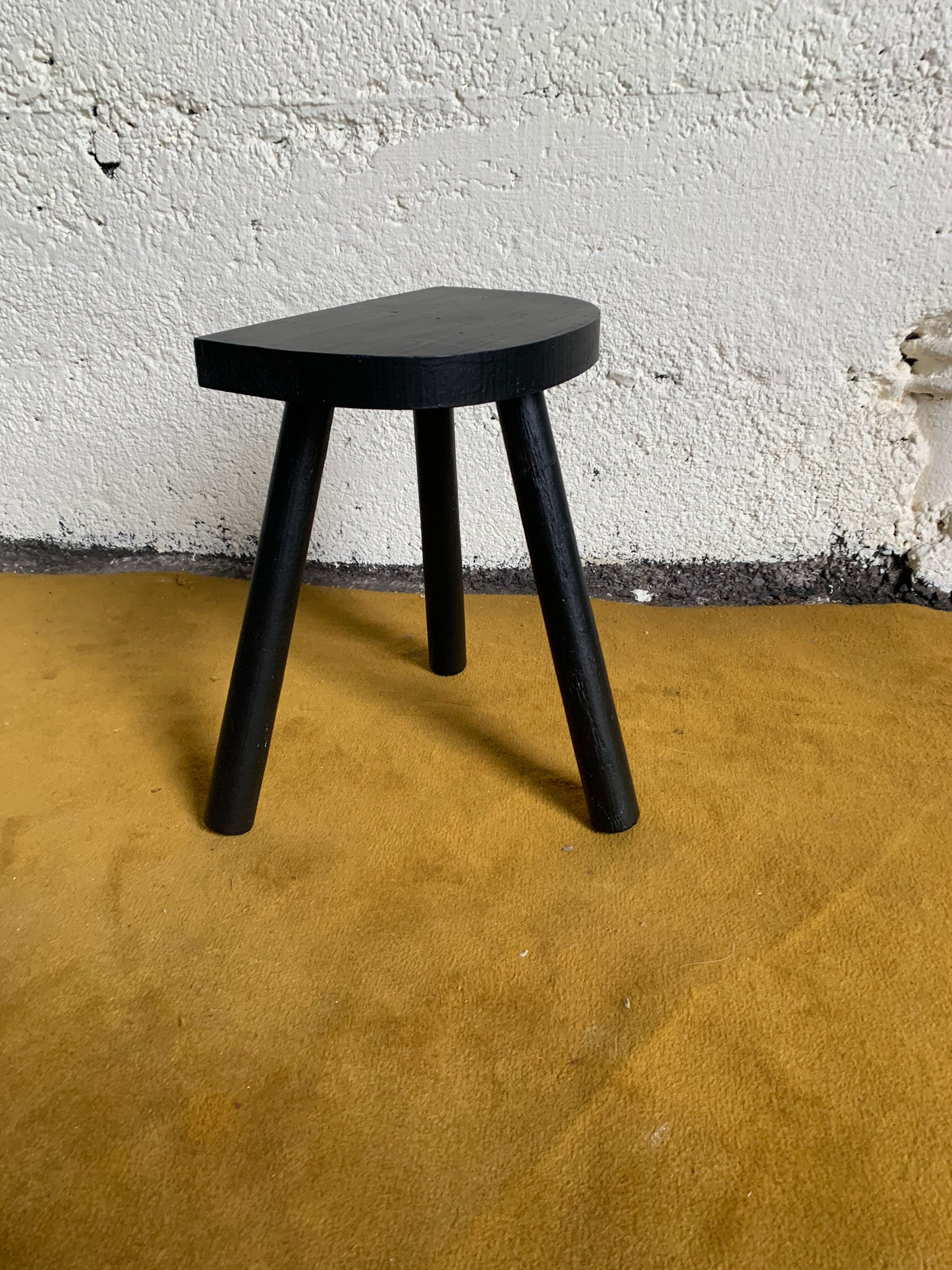 Tripod stool half-moon black