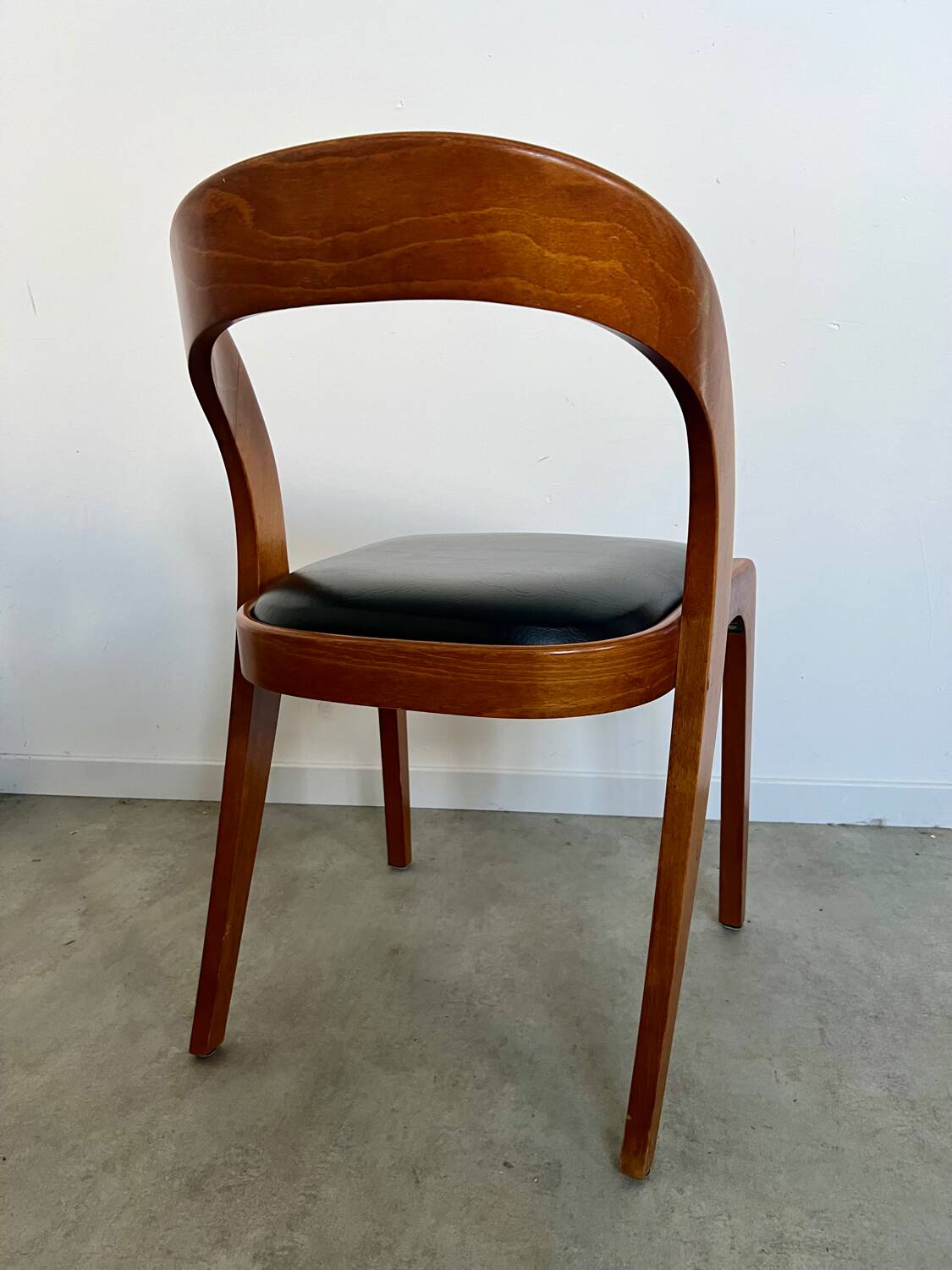 Lot 4 chairs in curved wood and leather design Baumann gondola model 60s vintage