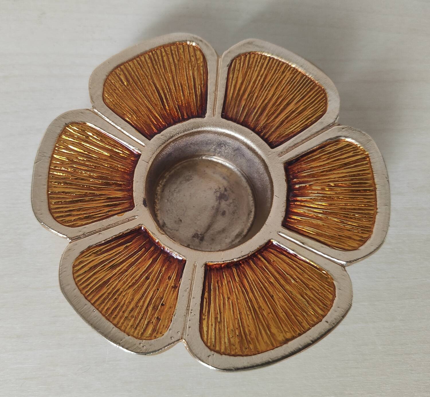 Bougeoir fleur en bronze et émail