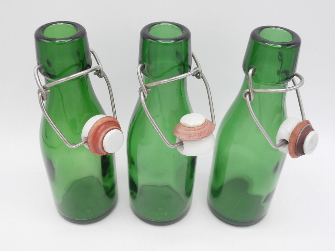 Suite of 3 small bottles