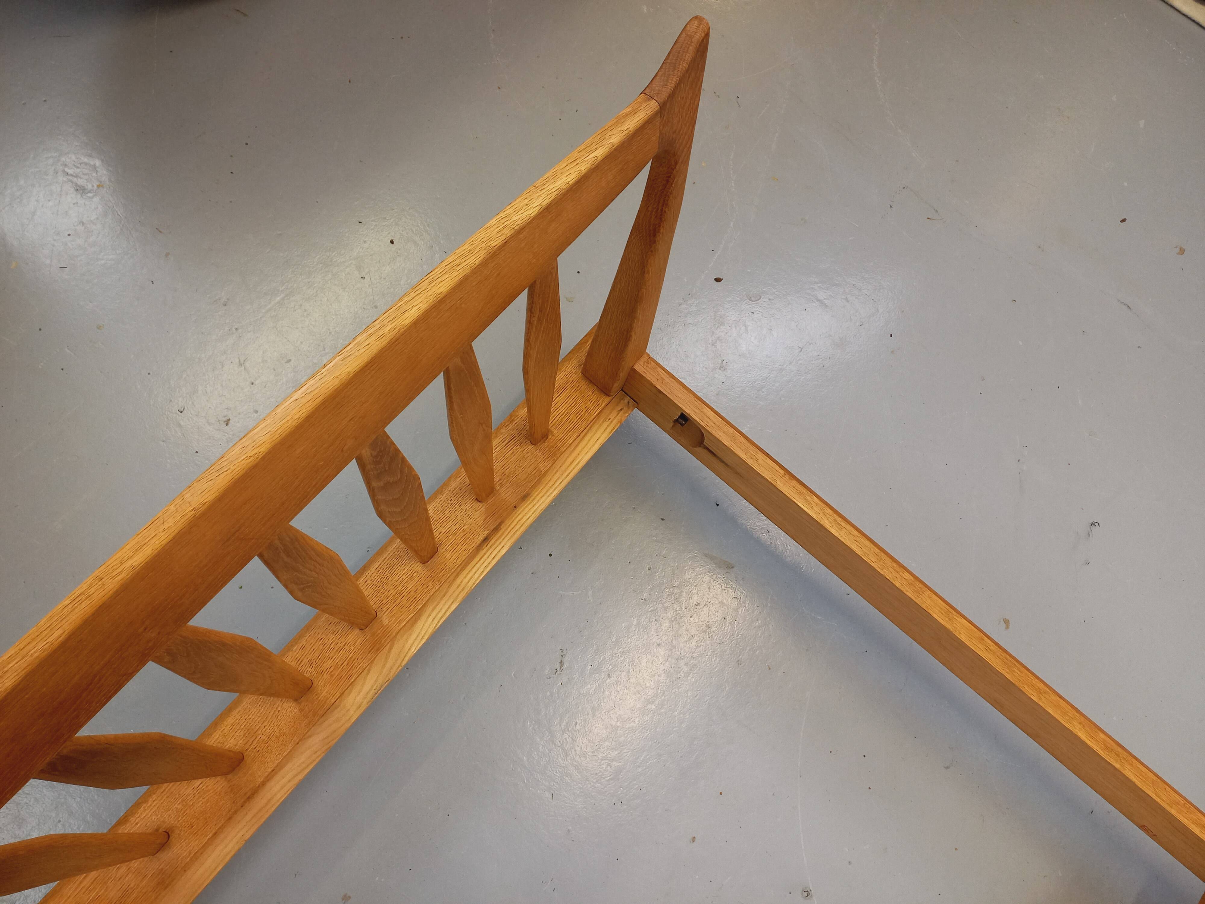 Lit double vintage français Guillerme et Chambron en chêne massif années 60