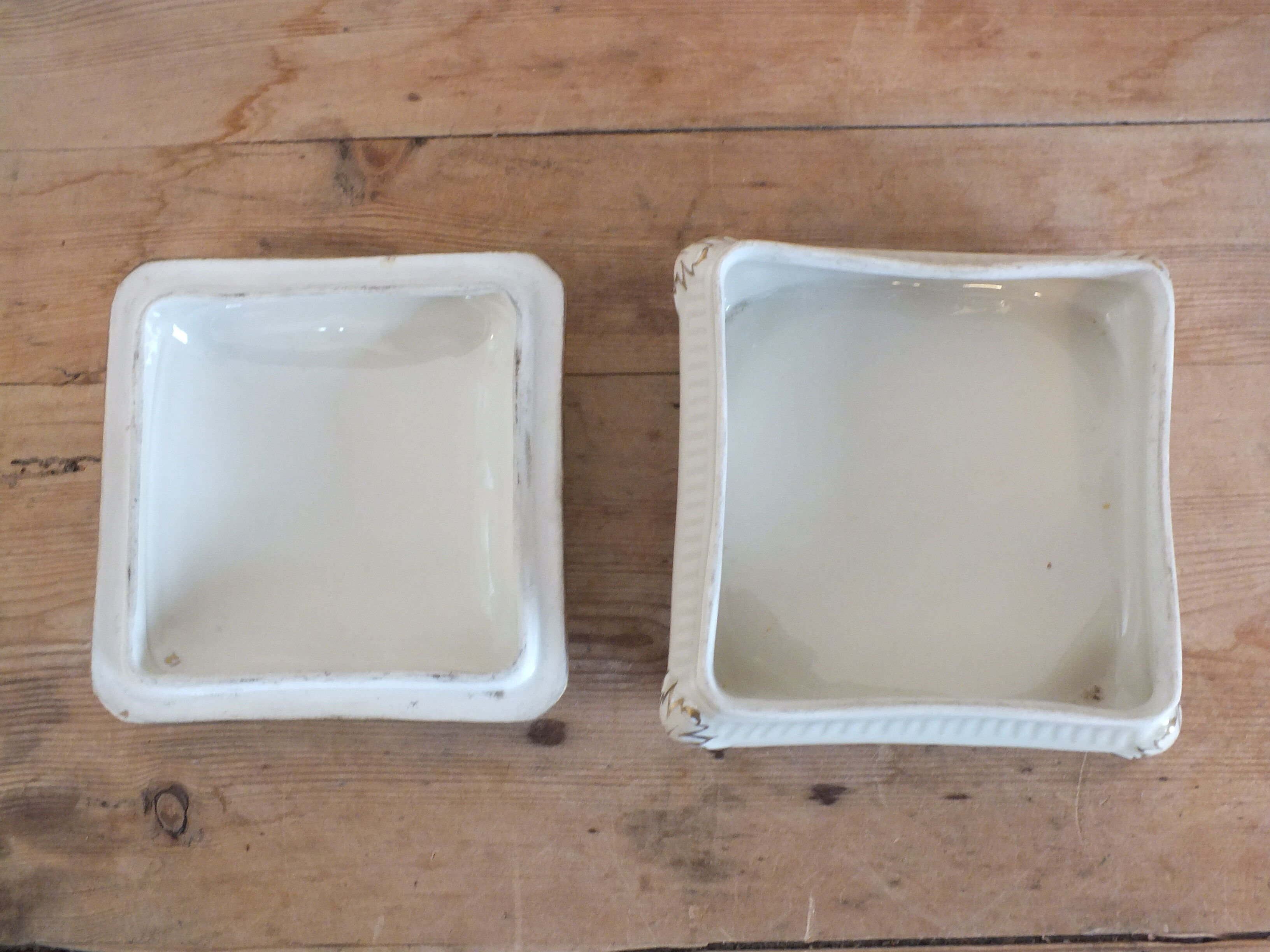 Porcelain candy box floral decoration