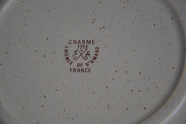 Ensemble d'assiettes en faïence rose Saint-Amand modèle Charme