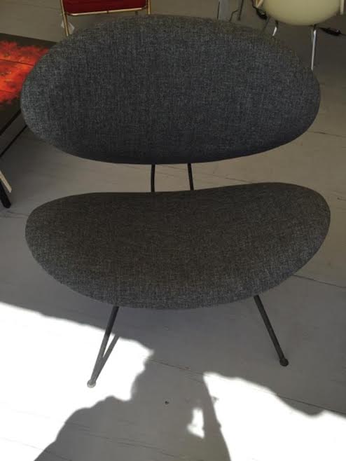 Pair of drivers 70 years, entirely retapissees design