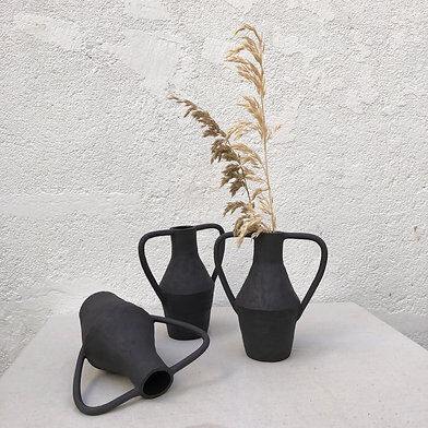 Black amphora vase - Cassandre Bouilly