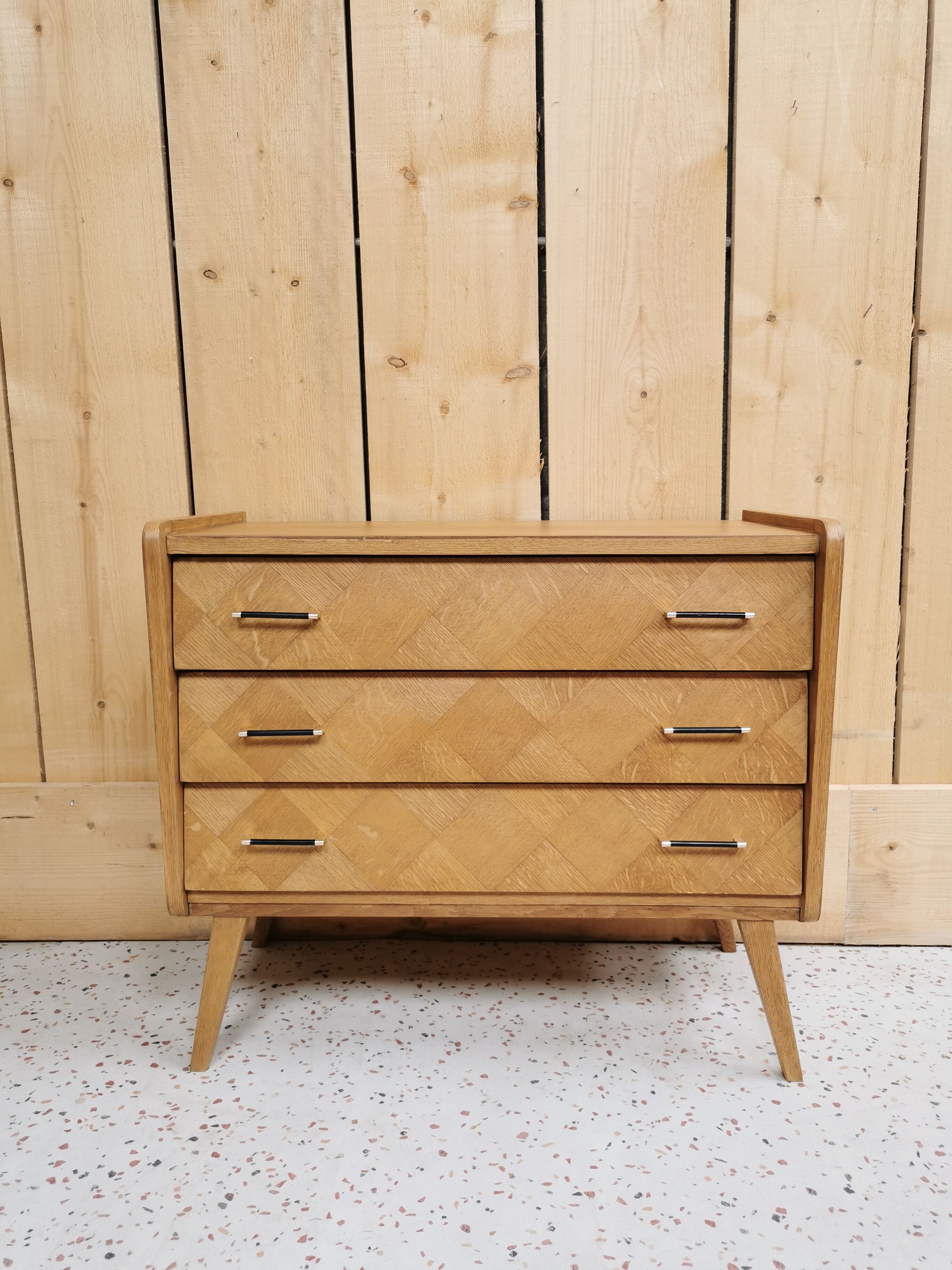 Chest of drawer compass feet