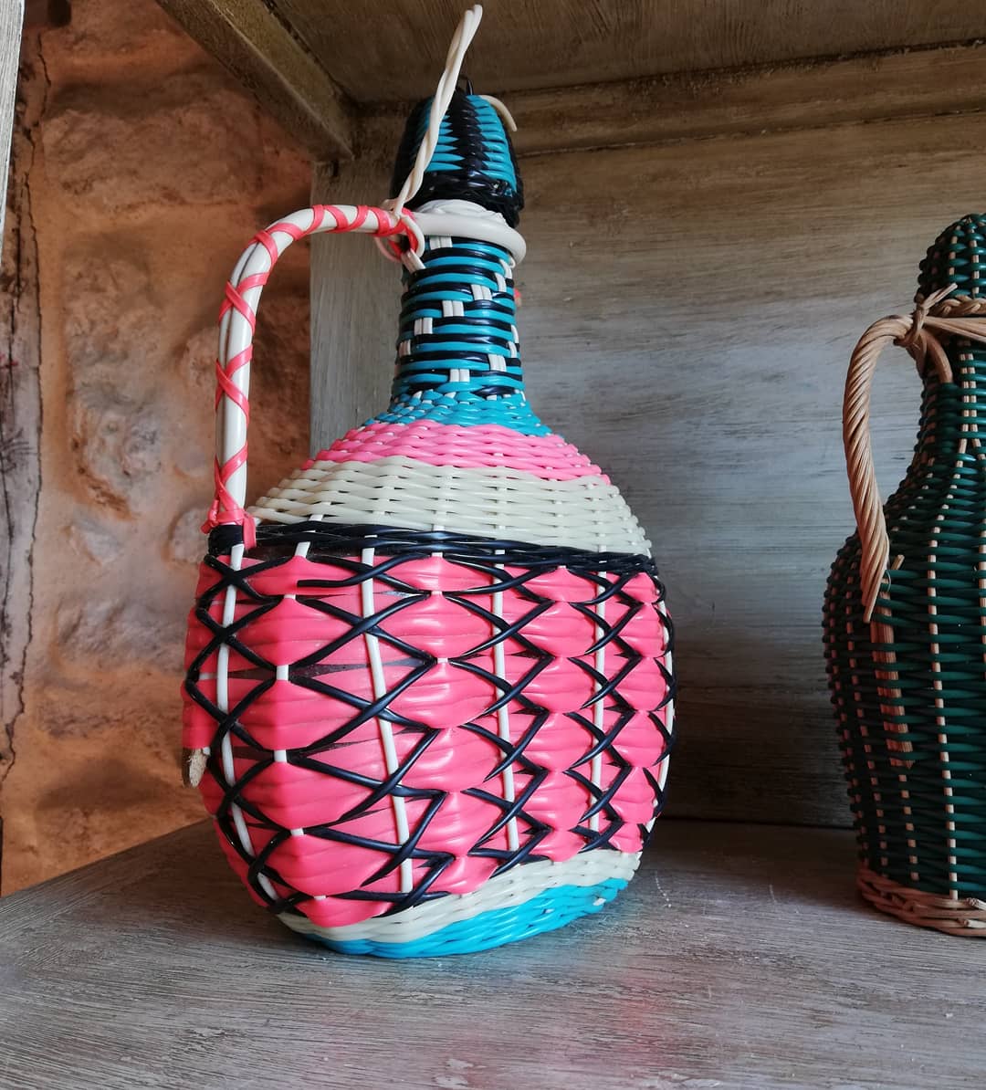 Lot de deux bouteilles scoubidou