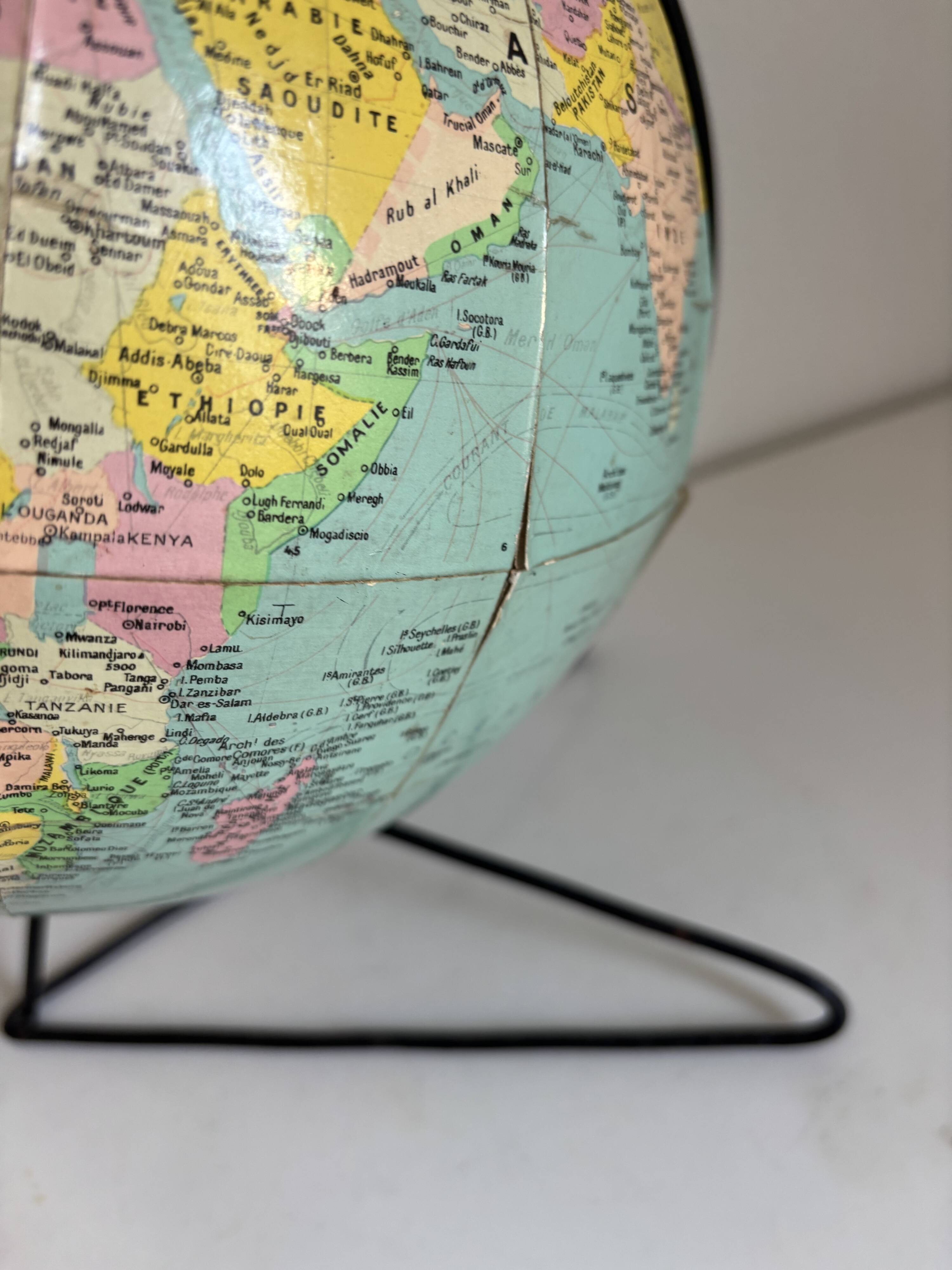 Vintage 1960 globe terrestrial world map Girard Barrère - 33 cm