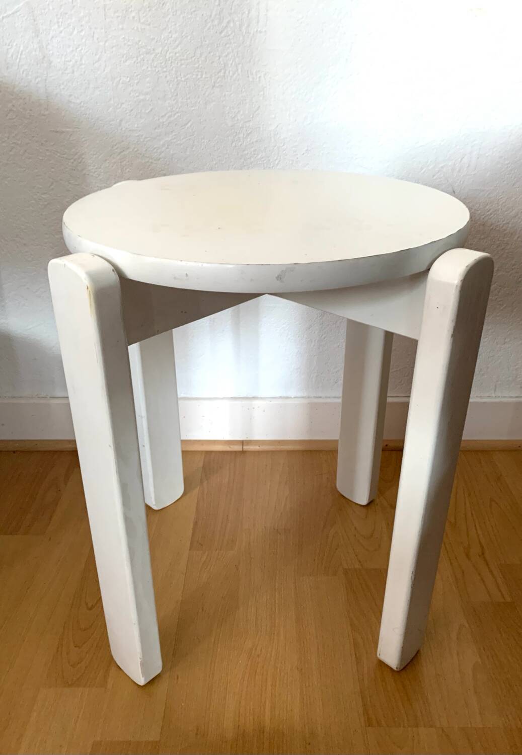 White lacquered stool
