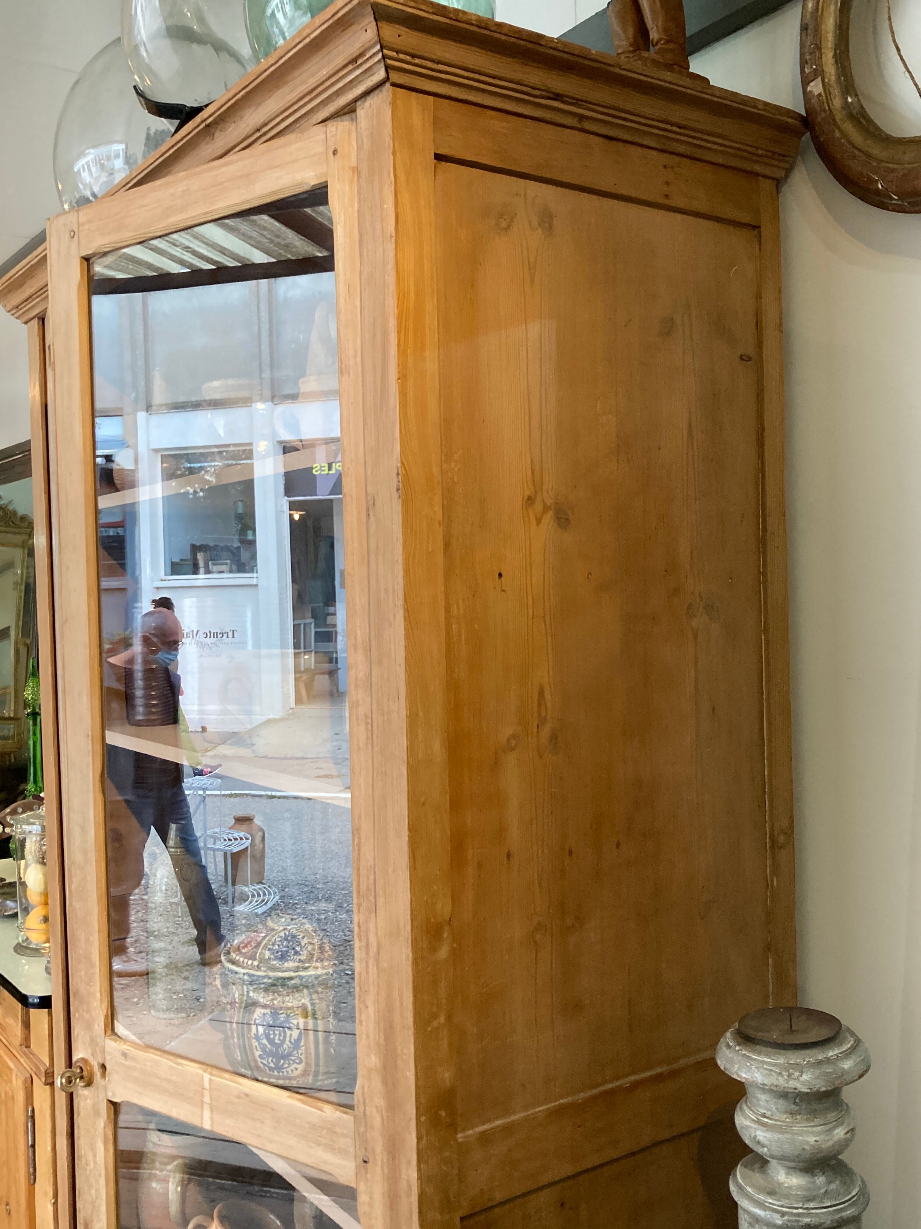 Glass cabinet