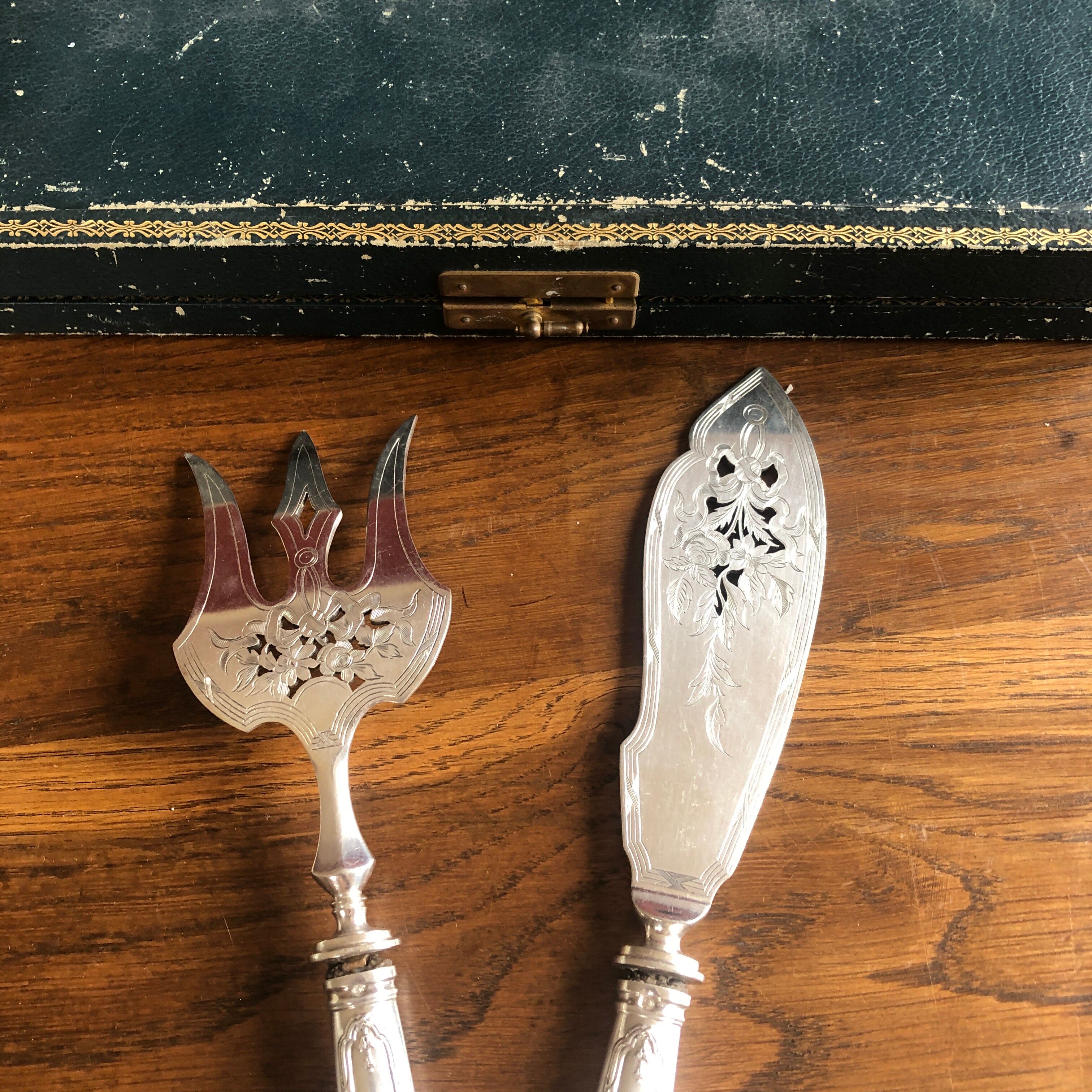 Cutlery serving fish silverware