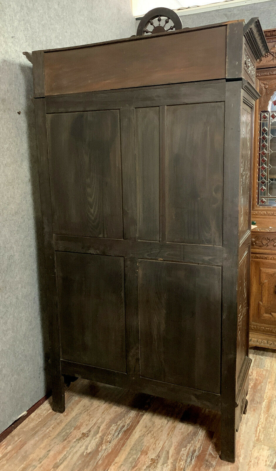 Armoire bretonne Louis XV en chêne massif a patine brune vers 1850