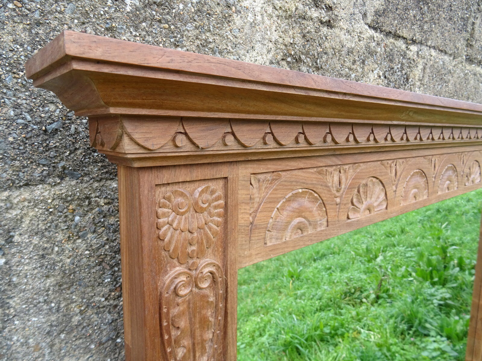 Sculpted mirror 130 x 117 cm