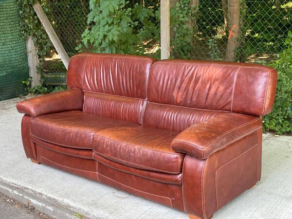 Canapé scandinave 3 places en cuir bordeaux vers 1930