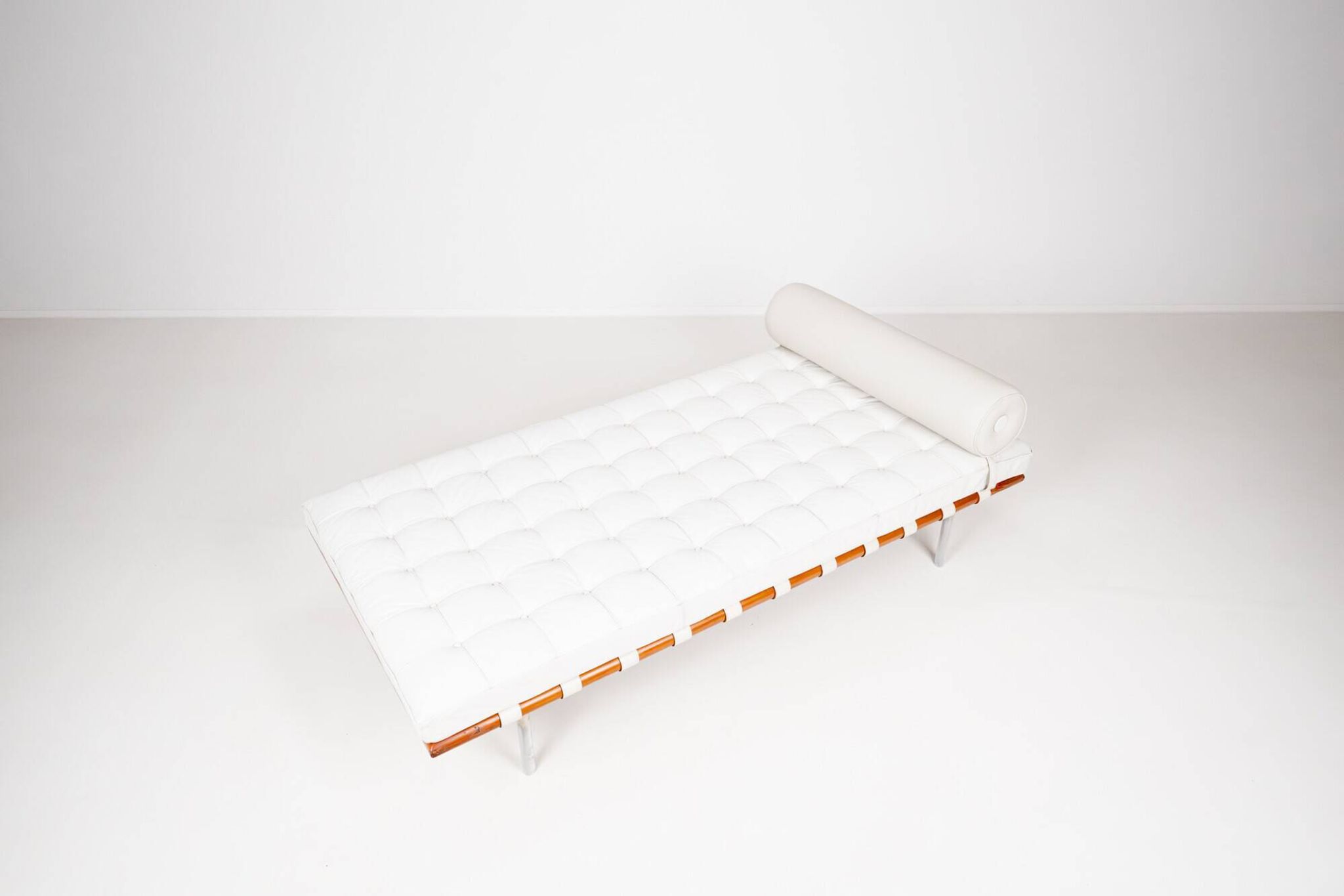 Barcelona daybed by Ludwig Mies van der Rohe fro Knoll, 1980s