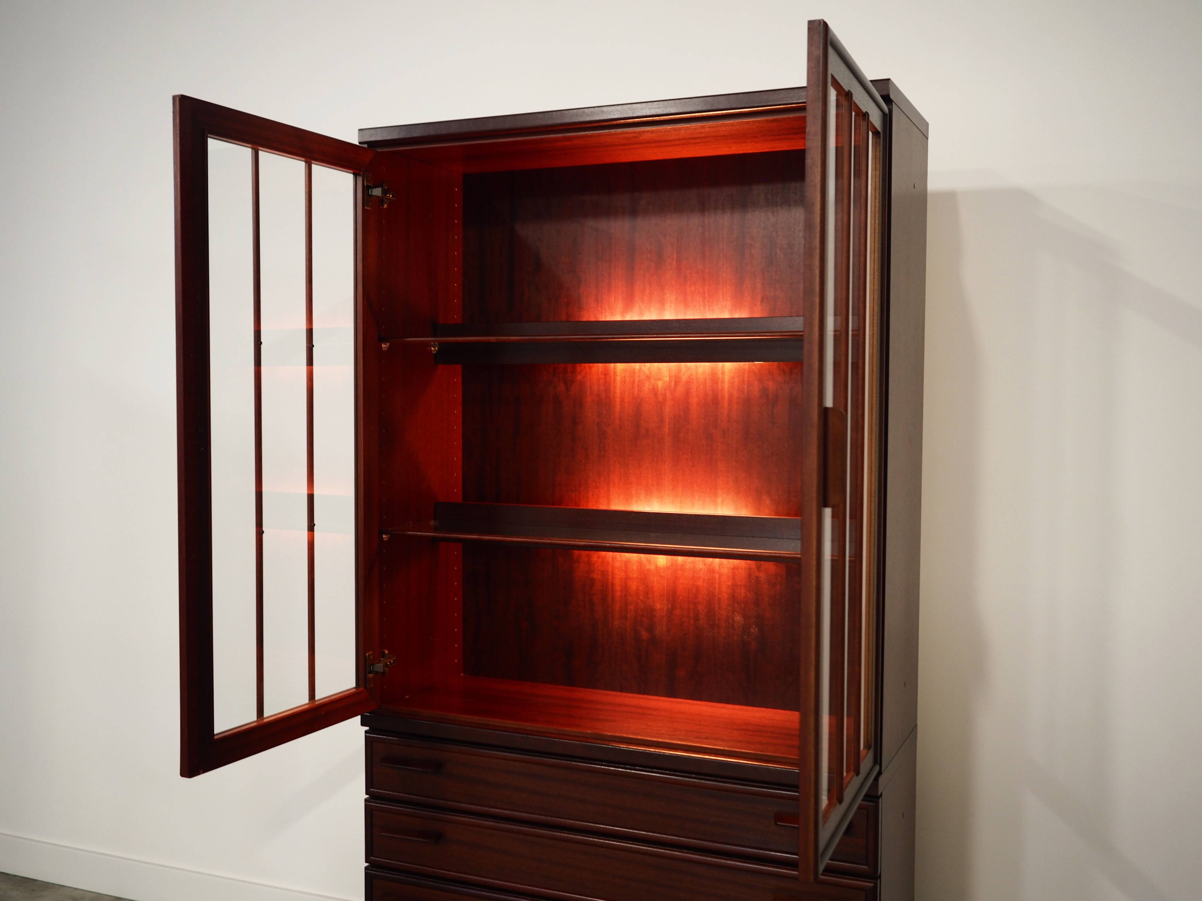 Mahogany showcase, Danish design, 1970s, production: Denmark