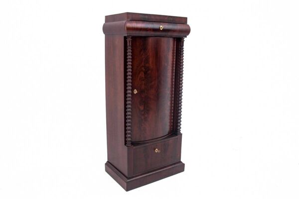Cabinet en acajou, Europe du Nord, vers 1860.