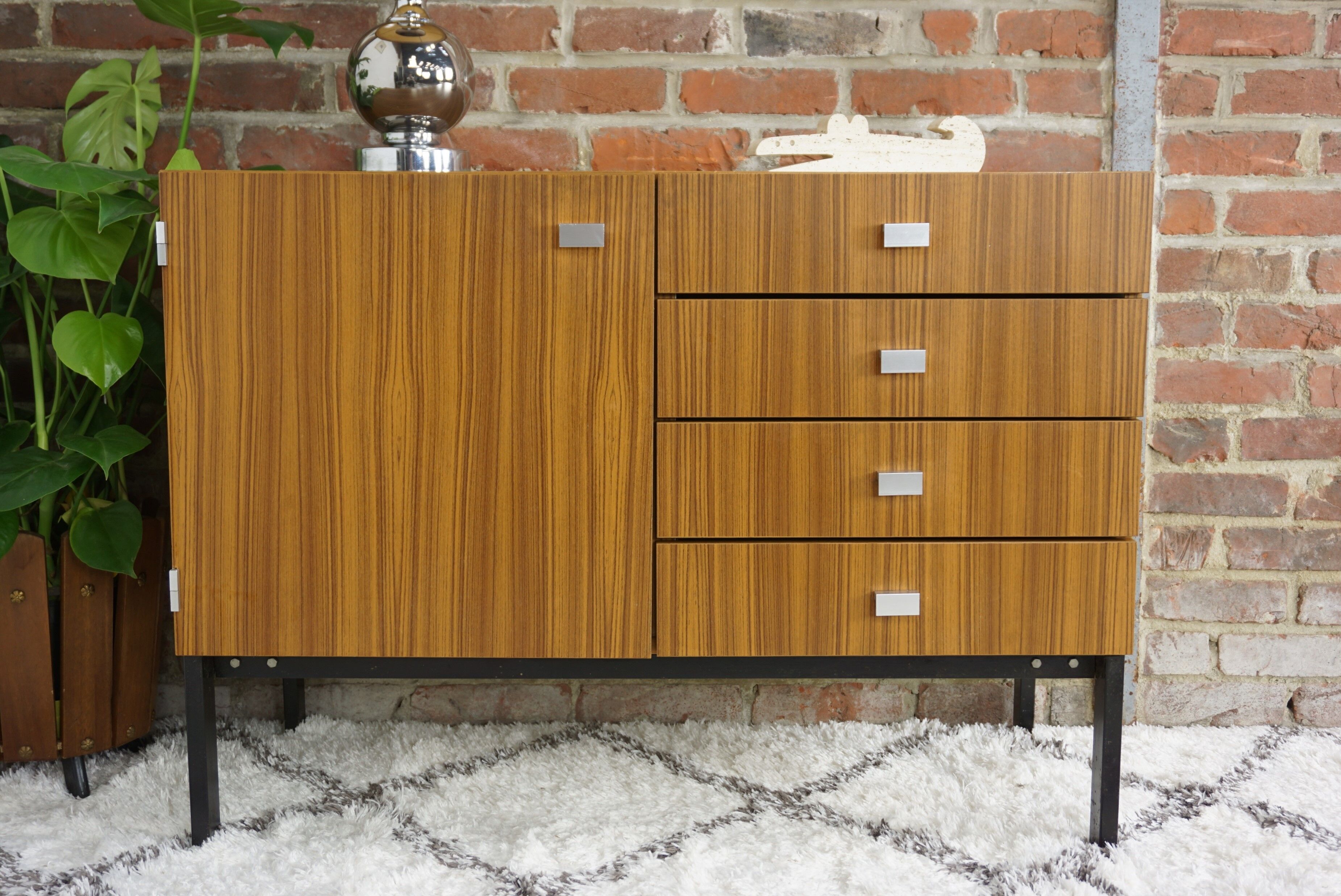 Sideboard Pierre Guariche for Meurop 60