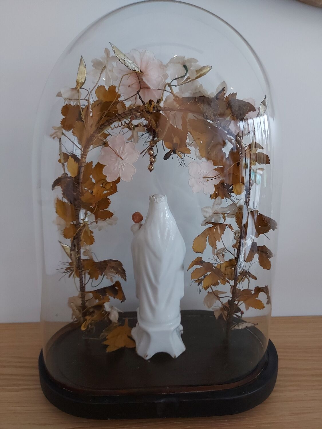 Bridal globe, virgin in Brussels porcelain