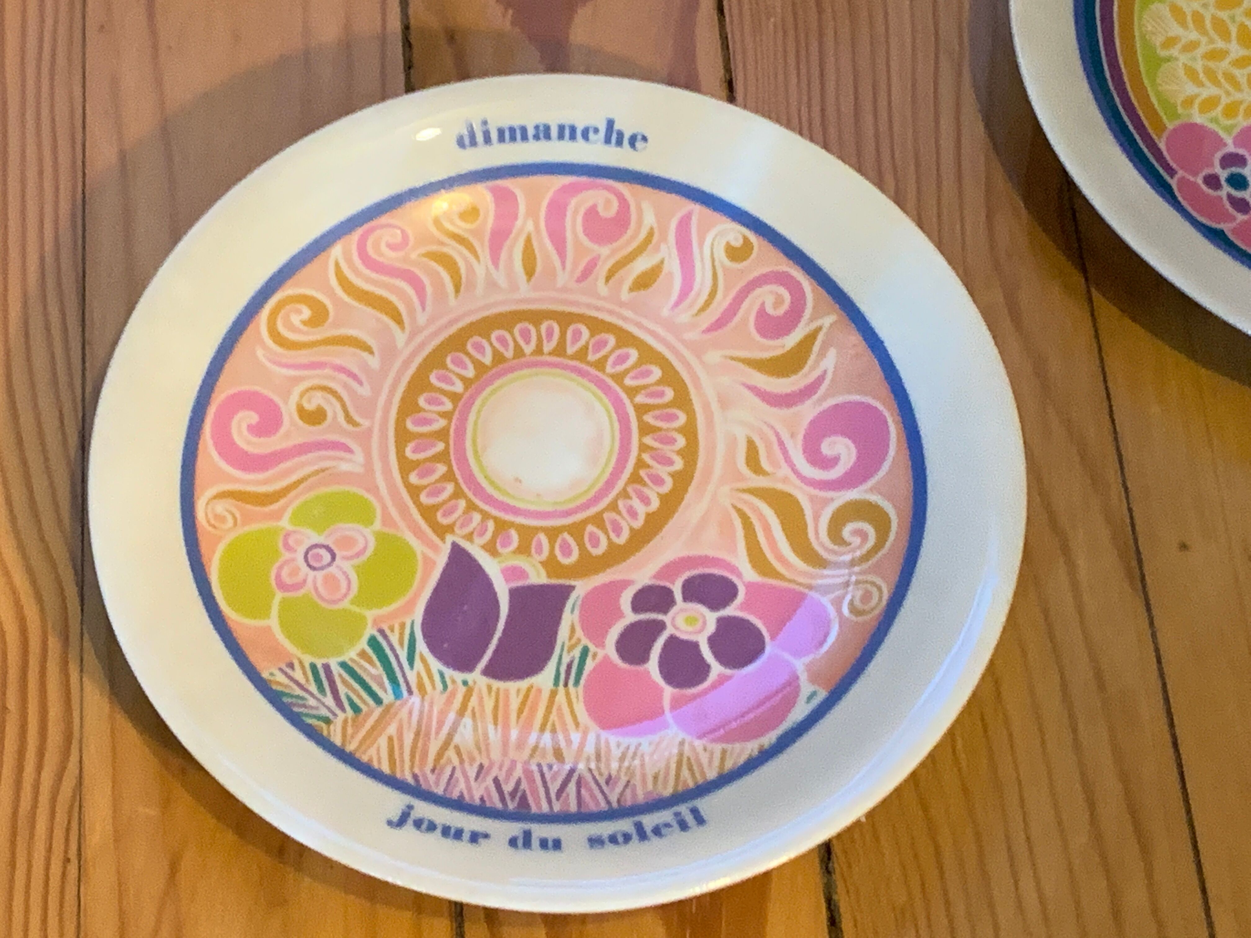 Flat colored porcelain plate, day of the week