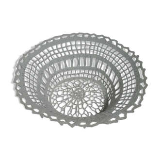 Basket in crocheted cotton lace