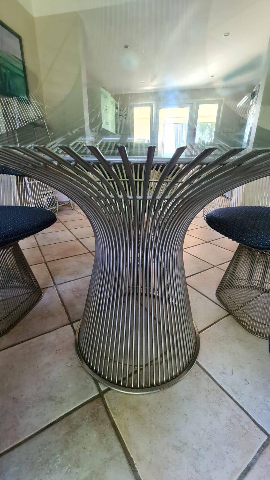 Warren Platner table with its 5 chairs.
