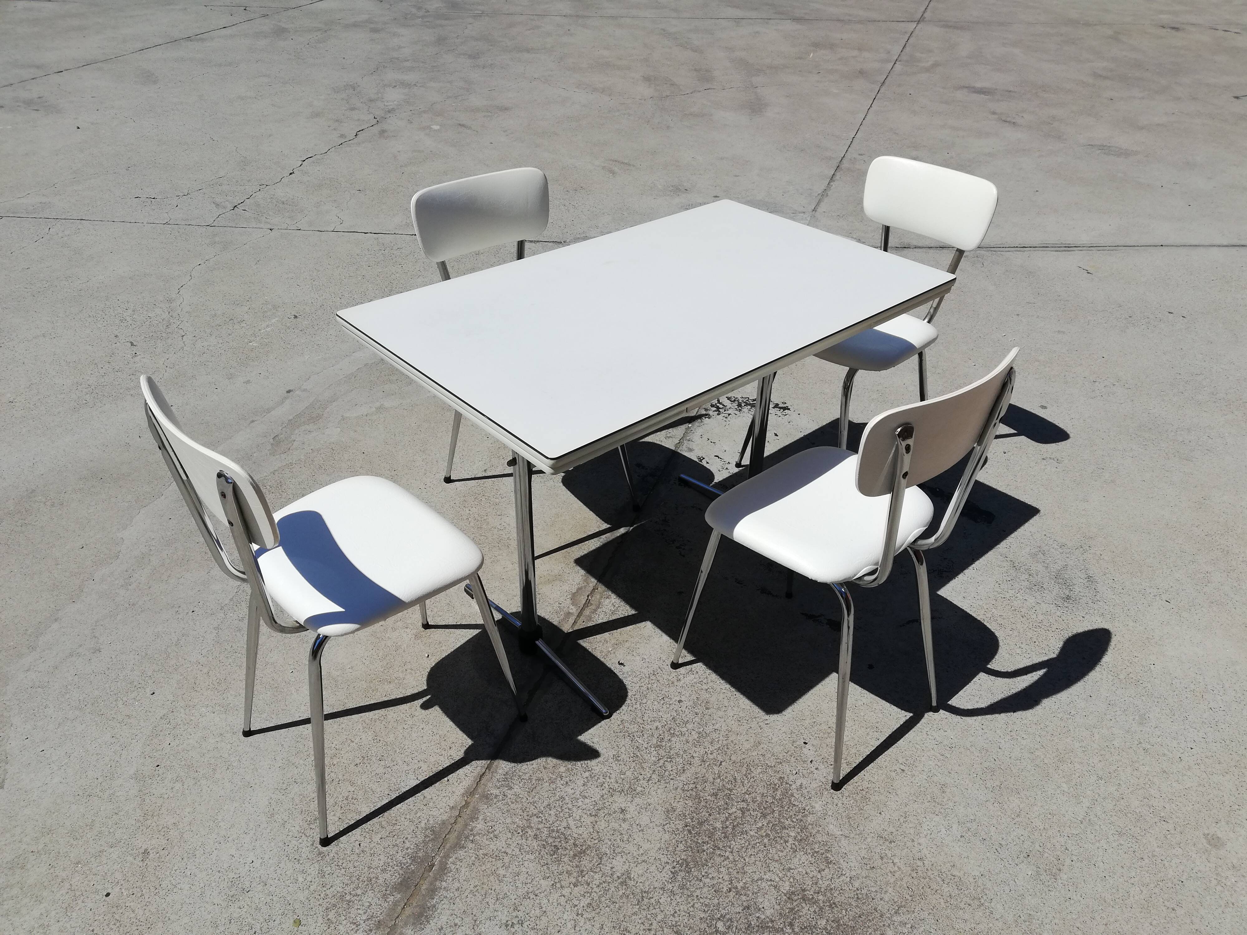 Set table and kitchen chairs in formica and skai
