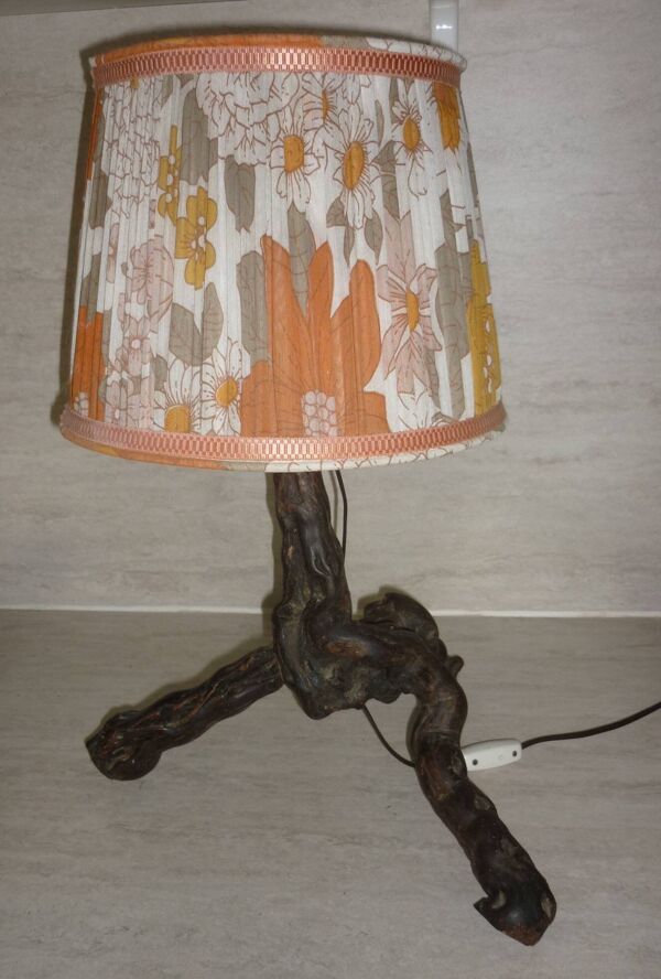 Lampe brutaliste en cep de vigne et abat jour corde ou tissu vintage