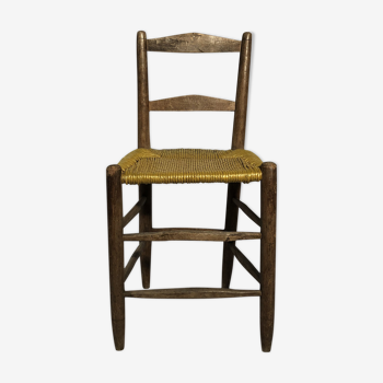 Ancienne chaise en bois, assise paillée