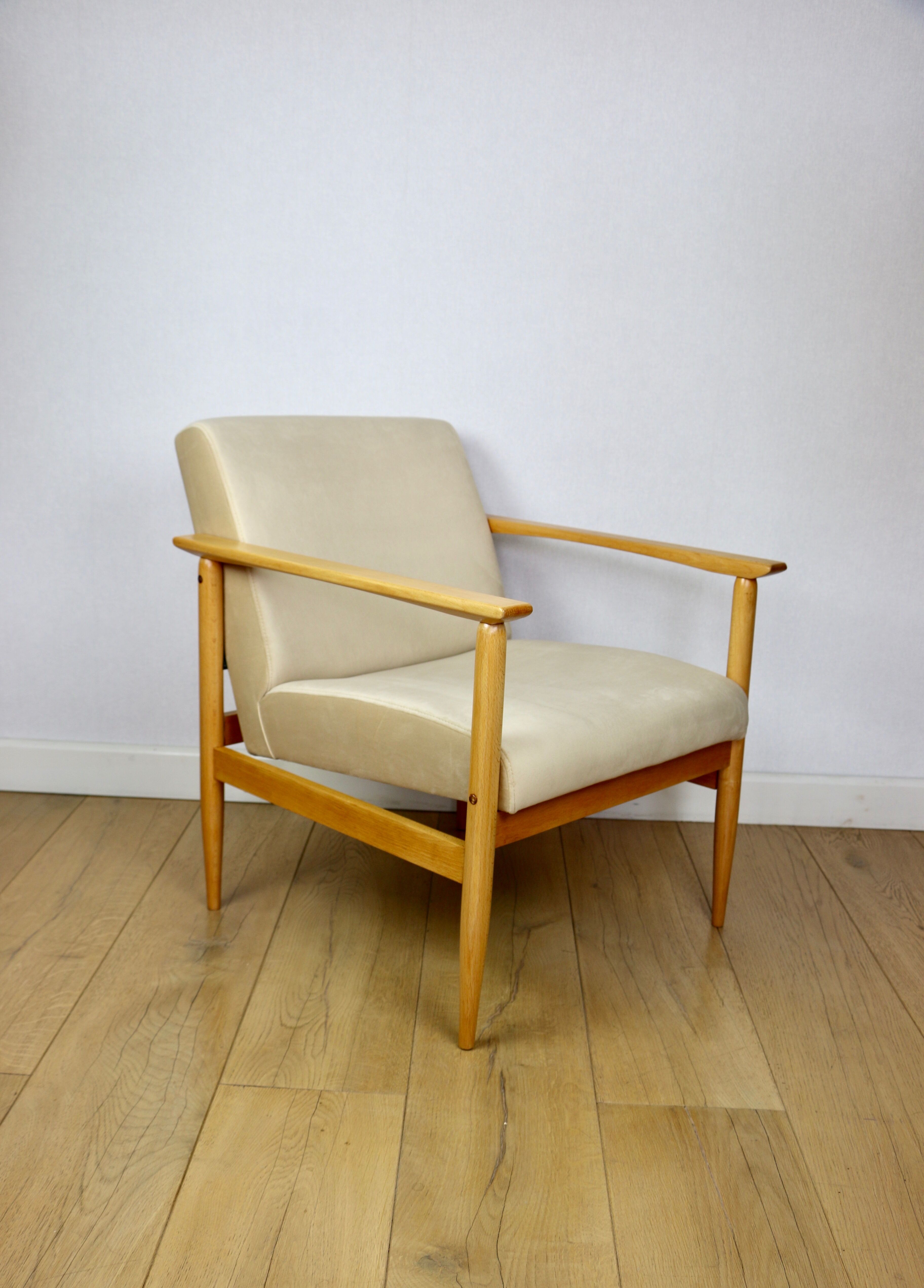 Vintage Loft armchair 70s light beige - velvet fabric - natural beech wood
