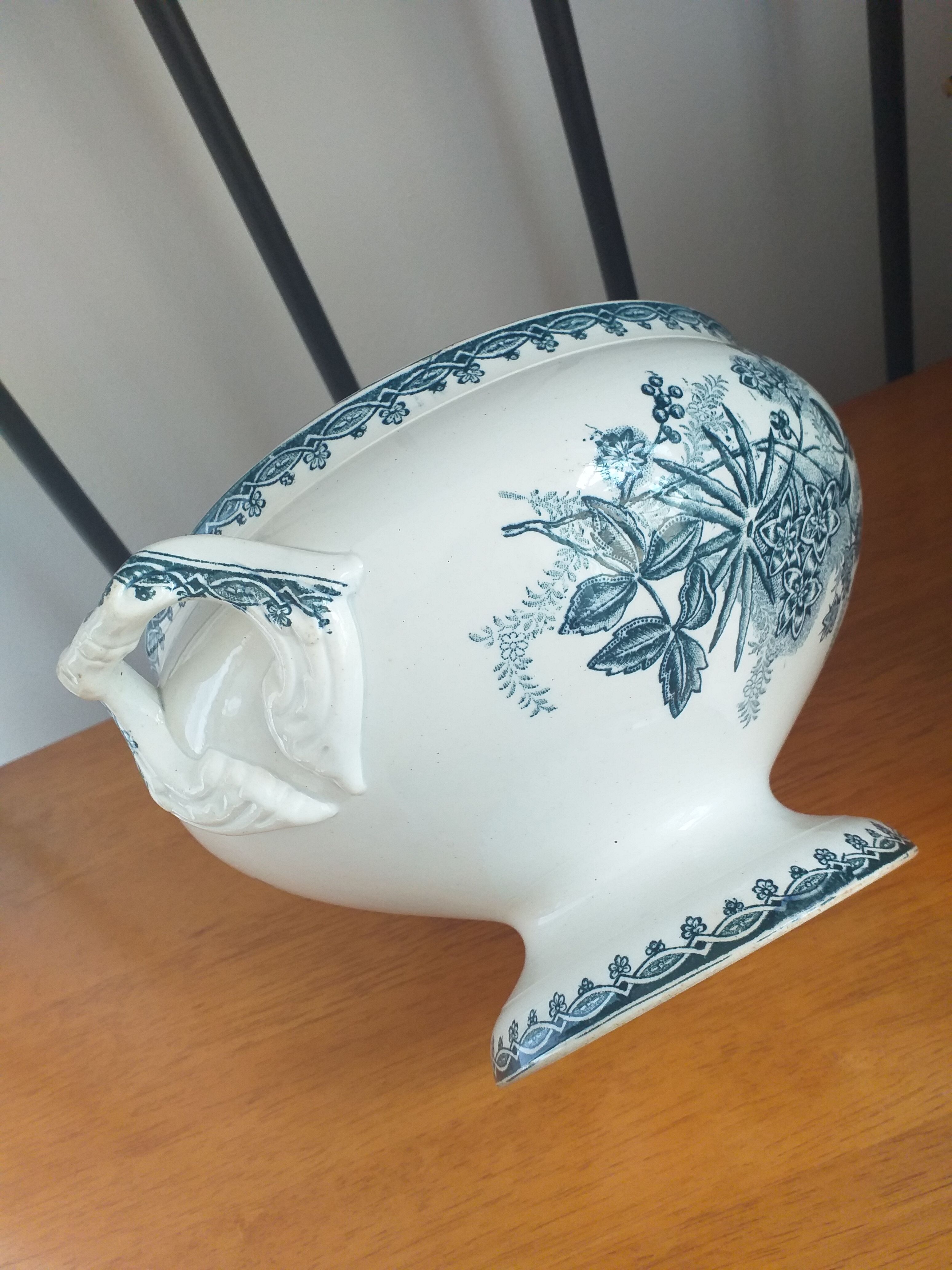Tureen land iron land company Amandinian model Margot