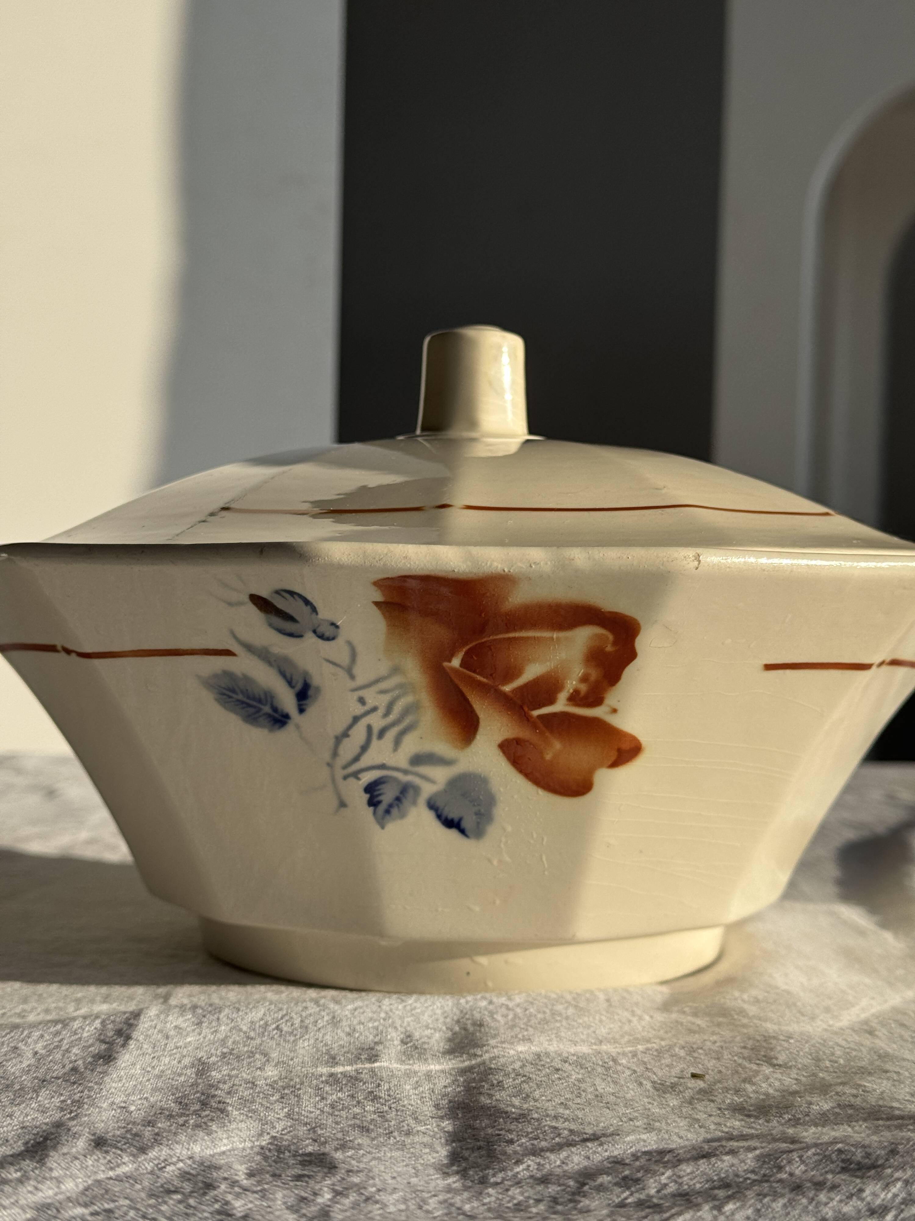 Antique Sarreguemines soup tureen with lid, rose pattern, D33 H28.