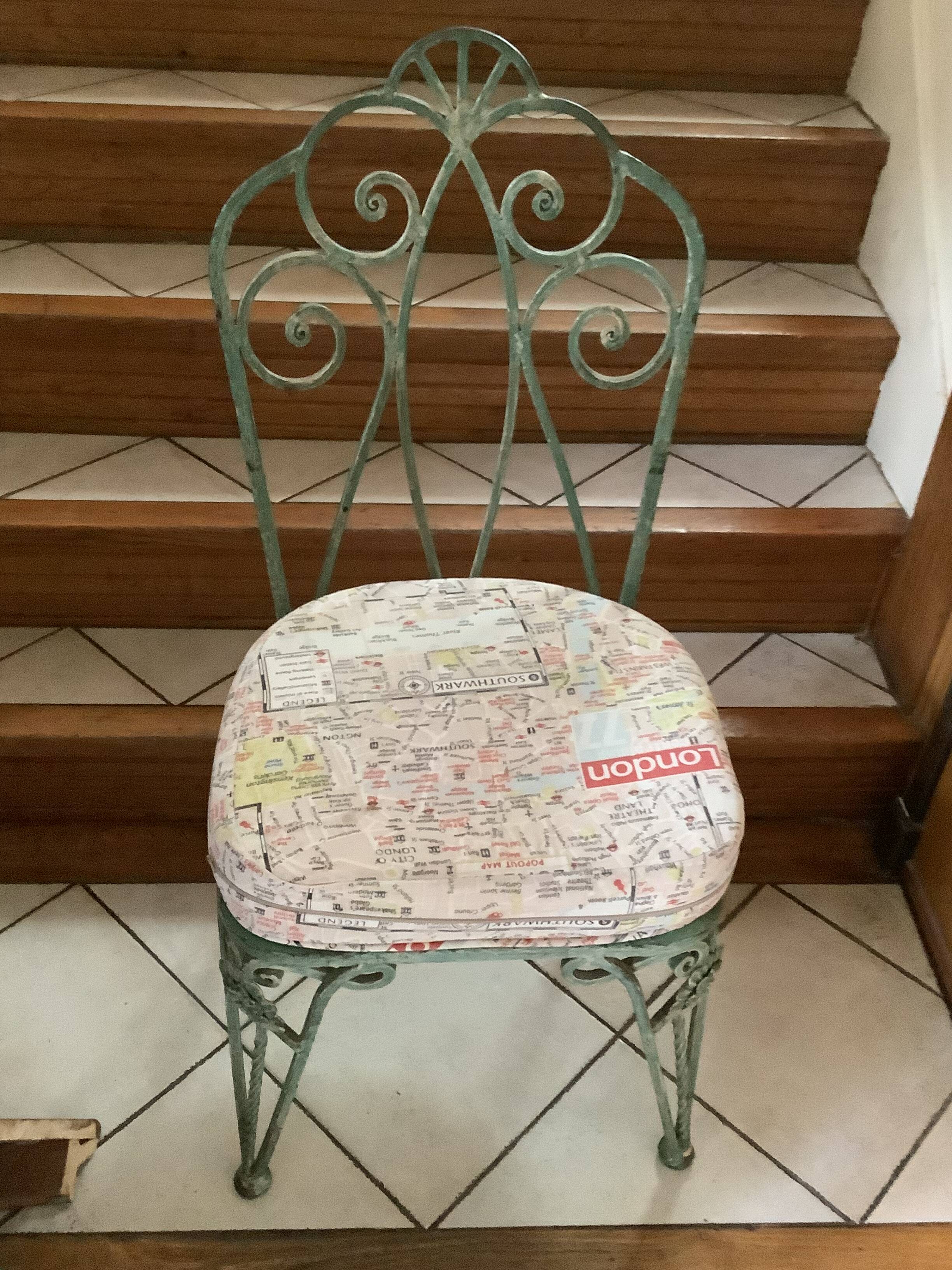 Table et 6 chaises en fer forgé ouvragé