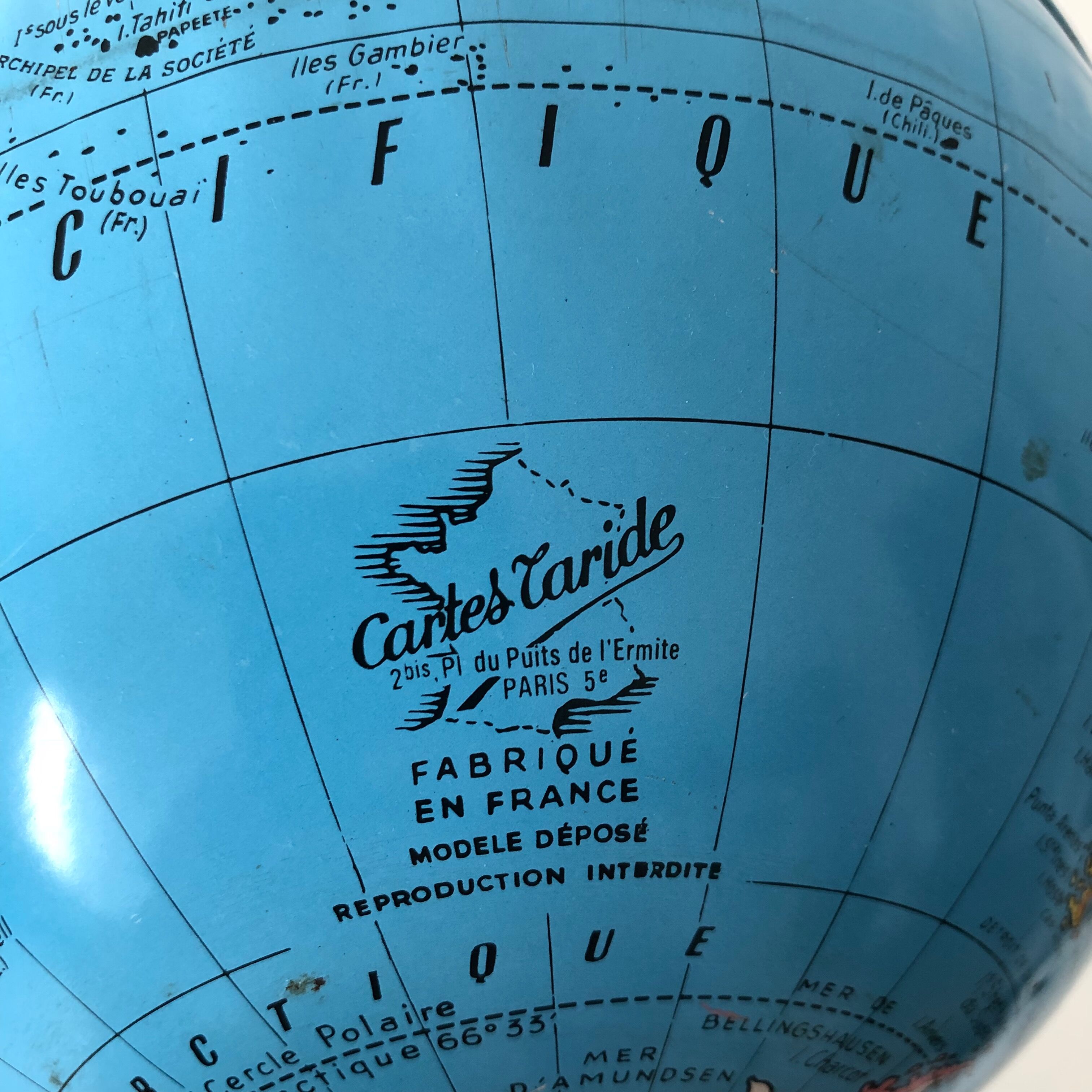 Globe Taride tripod 29cm vintage 1960