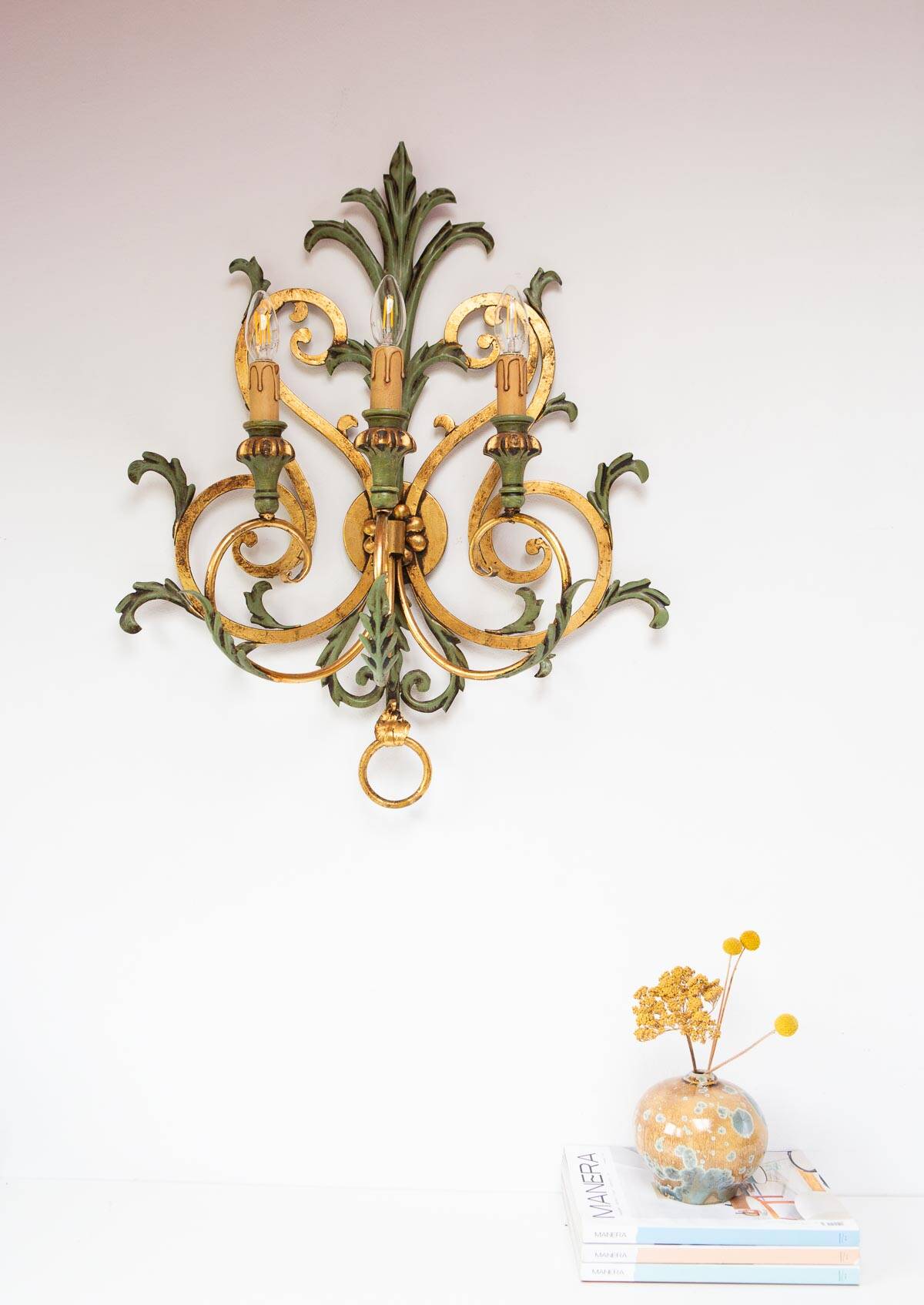 Large Italian wall lamp in gold and green metal. 90s