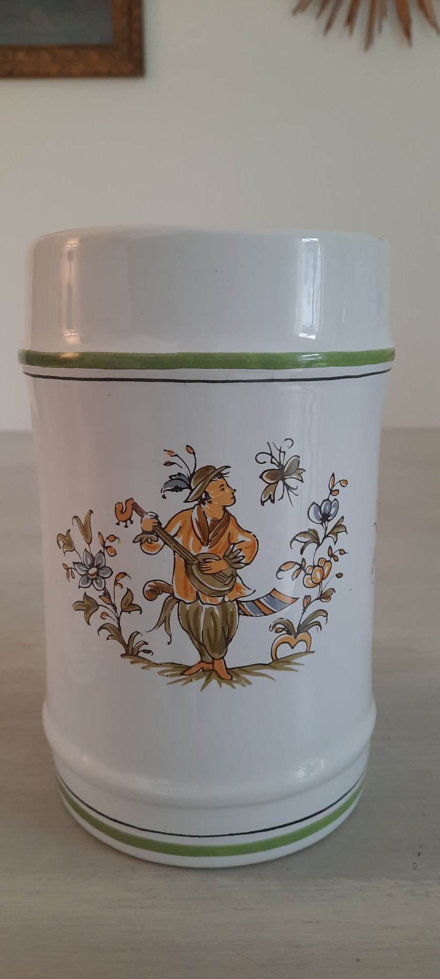 Apothecary pot "estragon" in faience of moustiers