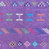 Tapis ethnique violet marocain