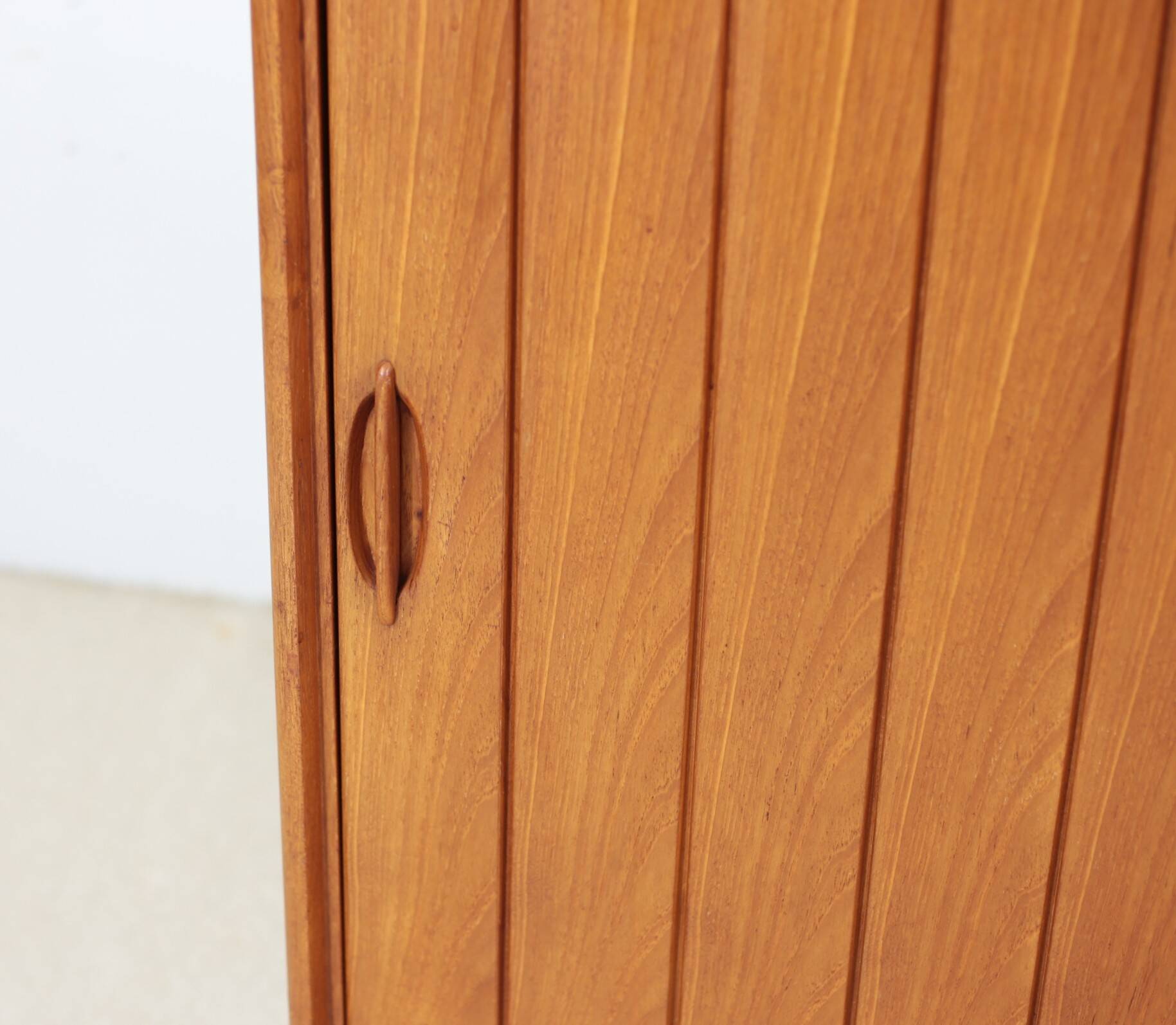 High teak enfilade