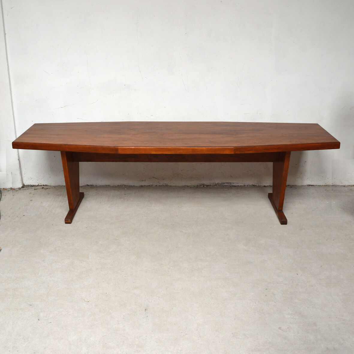 Polygonal teak bistro table