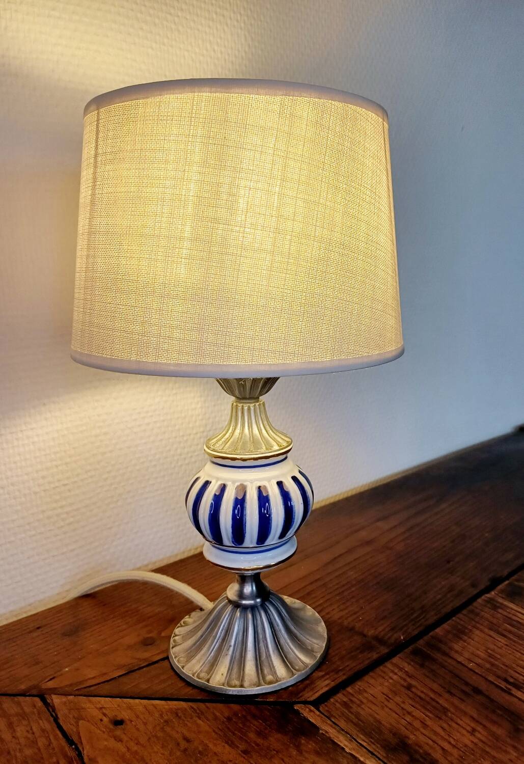 Pair of French Vintage Nightstand Lamps – Hand-Painted Porcelain & Pewter